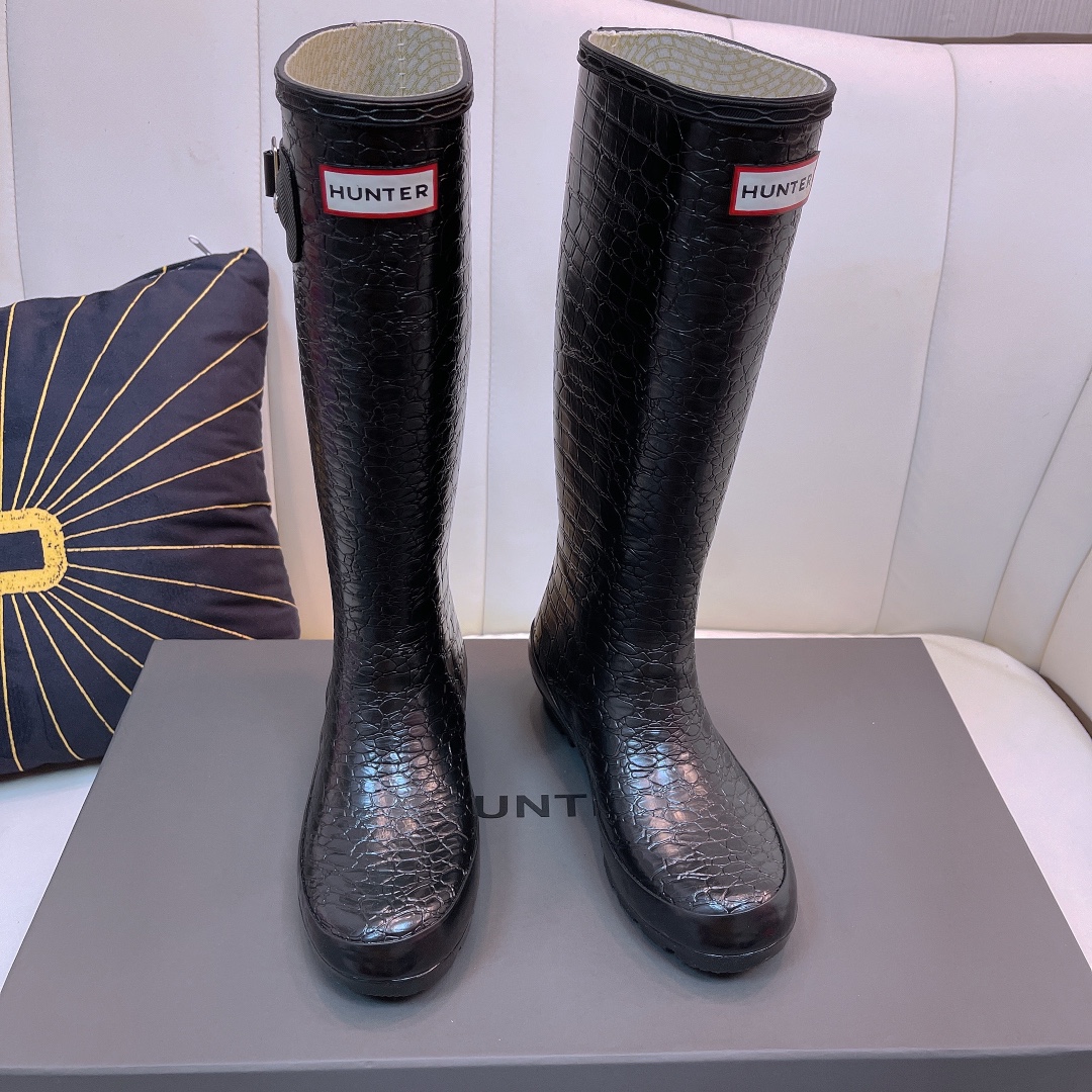 Hunter 2021 Factory Price Classic British Design Rain Boots with Slurry-Resistant Soles
