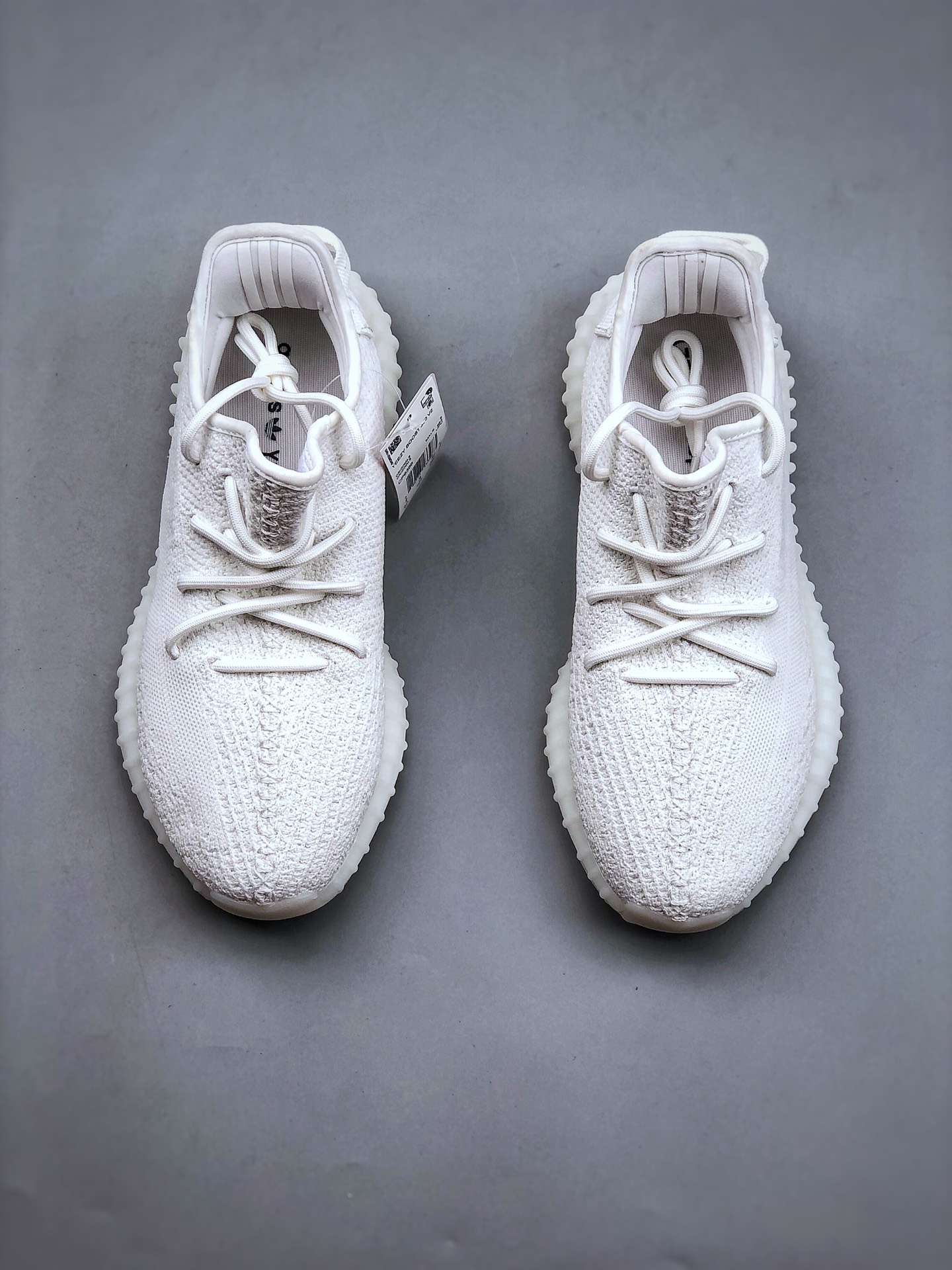 💰真标150 💰公司级180 💰纯原260 支持放店 盒装版本 Yeezy 350 Boost V2 纯白冰淇淋外贸客户指定订单 东莞原织面纯原1.0 原织面精针织机,原厂针织面料 #原档大底模具 百分百与海外发售原版一致 #顶级Boost 满钉大底 一切细节实拍如图极力推荐此版本 触碰性价比至高点‼ 货号:CP9366 尺码:36 36.5 37 38 38.5 39 40 40.5 41 42 42.5 43 44 44.5 45 46 47 48nike耐克 空军一号 阿迪达斯adidas 三叶草 椰子350 v2 sb dunk 古驰脏脏鞋 麦昆 匡威1970s 万斯 vans 范斯运动鞋板鞋跑步鞋跑鞋篮球鞋 添柏岚prada普拉达爱马仕香奈儿新百伦 巴黎世家迪奥dior爱步乔丹 air jordan 亚瑟士asics 斯凯奇 斐乐 彪马 锐步 mlb fila 鬼冢虎 lv路易威登 ny 北面 大鹅ugg 莆田鞋 板鞋 樱花粉 af1 高帮 纯白 复古 满天星 解构 鬼冢虎鞋盾 samba小麦色 蓝粉 马卡龙 低帮 独角兽 鬼冢虎鸳鸯 联名 童鞋 冰淇淋 骨白冰蓝 白蓝 黑色 小白鞋 电玩像素 黑白 涂鸦 镭射 雾霾 白色 diy 1970s 夜光 大童 泼墨 中帮 黑武士 洛克公园 魔术贴 情侣 经典 四钩 奶咖色 刮刮乐 白丝绸 白银 3m 反光 白绿夜光 白橙双钩 小雏菊 权志龙 白绿橙 off white 飞线 金钩 冰块 小银钩 笑脸 缝线 剪纸 纯黑 蓝丝绸 情人节限定 白金 蓝白 354 黑曜石 熊猫 像素 冰蓝 四小勾 水晶底 寿桃 洞洞鞋 彩虹像素 灰色 air force 1 黑色 拖鞋 aj4 aj35 aj11 篮球鞋 莆田 aj3 aj6 aj13 aj7 童鞋 儿童鞋 aj312 aj36 黑白奥利奥 传奇蓝 aj32 限量版 飞人拖鞋 康扣 熊猫 北卡蓝 low 白水泥 藤原浩 aj34郭艾伦 影子灰 蒂芙尼绿 aj10 倒钩 aj9 冰雪奇缘 黑曜石 aj31 aj270 球鞋 大魔王 冰激凌 樱木花道 热熔岩 迪奥联名 胭脂红 凉鞋 aj15 满天星 水泥灰 芝加哥 鸳鸯 aj28 情侣 aj28 樱花粉 电玩像素 北卡蓝 小迪奥 粉色 樱花粉 电玩像素 烟灰 变色龙 兵马俑 大巴黎 aj16 兔八哥 马卡龙 大学蓝 aj30 黑水泥 白蛇 叶绿素 火影 白水泥 情人节限定 粉蛇 黑红 球鞋gtcut kobe球鞋 zoom kobe 500黑武士 2022r nike星空 gt球鞋 zoom跑鞋 纽巴伦990 nikecourt女鞋 zoom aj1 nb827 斐乐hike nike青花瓷 aj镭射 科6 next跑鞋 宇航员2.0 小白鞋 男鞋 运动鞋 斯凯奇 斐乐 板鞋 aj 彪马 新百伦 亚瑟士 new balance adidas 阿迪达斯 篮球鞋 空军一号 纯白 跑步鞋 vision street wear puma 女运动休闲鞋 nb 情侣鞋 球鞋 dunk 美津浓 欧文7 运动鞋女款跑步鞋 休闲男鞋 aj1 拖鞋 耐克鞋男新款 鞋子 童鞋 男款 飞马 zoom 超级飞马 跑鞋 老爹鞋 air max 儿童鞋子 男士 飞马38 m2k 日落 黑白熊猫 女款 飞马39 男款 阿甘鞋 飞马37 夏季 dunk sb 华夫鞋 凉鞋 开拓者 夏款 毛毛虫 气垫 air zoom 休闲鞋 高帮 帆布鞋 sacai 2022 vapormax 赤足 飞马36 af1 紫葡萄 树莓紫 winflo8 court女鞋 网鞋 zoom 破二 dc0774 拖鞋 superfly 子弹头 dunk黑白熊猫 blazer max270 欧文7 小童鞋 阿尔法 欧文8 登月 星空 莆田 黑武士 airmax97 贝壳头 三叶草 boost forum 椰子鞋 yeezy neo 暗夜精灵 金标 椰子 350 v2 ultraboost 清风 阿尔法 涉水鞋 ub21 ub22 forum84 ub nmd 爆米花 pro2 cut supernova x9000 椰子500 小椰子 forum low 史密斯 椰子700 樱花系列女鞋 新百伦530 327 574 5740 满天星 992 550 990 303 nb2002ra 302 元祖灰 993 990v5 nb300 ms327 580 999 nb327新百伦 新百伦878 nb300 5740奶茶色 m5740nb5740 997 608 452 nbms327 992元祖灰 996 880 低帮 倒钩 aj1 low 北卡蓝 黑曜石 倒钩藤原浩鞋 芝加哥 禁穿 小迪奥aj1 aj1大学蓝 樱花粉 烟灰 闪电倒钩 mid 影子灰 白丝绸 黑红脚趾 黑红 马卡龙 小dior 蒂芙尼绿 黑脚趾 小摩卡 蜘蛛侠 兔八哥 莆田纯原 纯白 中帮 黑粉脚趾 鸳鸯 low摩卡棕 扣碎 倒钩低帮 小闪电 凯尔特人 芝加哥ow联名 灰白 红豆奶茶 叛逆 换底 扣碎篮板 摩卡棕 迪奥联名鞋 皇家蓝 低帮女鞋倒钩白棕 泡泡糖 黑粉脚趾 北卡蓝低帮 黑绿脚趾 影子灰 蒂芙尼绿 黑脚趾 浆果粉 扣碎篮板 鸳鸯 冰淇淋 白丝绸 激光蓝 offwhite联名 黑粉脚趾 蓝 水洗丹宁 情人节 午夜蓝 凯尔特人 泡泡糖 男鞋 女鞋 夏季 儿童 拖鞋 小众鞋 篮球鞋 凉鞋 运动鞋 跑步鞋 童鞋 板鞋 日落 足球鞋 小白鞋 跑鞋 老爹鞋 zoom 超级飞马 36 37 38 sb dunk 鞋子 新款 m2k air max 薄款 赤足5.0 星空 登月 回到未来 vapormax 超轻 网鞋 气垫鞋 阿甘鞋 休闲鞋 47 blazer 高帮 樱花粉 free vaporfly 情侣 子弹头 华夫鞋 欧文7 lebron18 joyride fly3 max270 杜兰特5 毛毛虫 黑武士 限量版 忍者 马拉松 winflo7 kyrie7 ep 莆田鞋 板鞋 樱花粉 af1 高帮 纯白 复古 满天星 解构 鞋盾 小麦色 蓝粉 马卡龙 低帮 独角兽 鸳鸯 联名 童鞋 冰淇淋 骨白冰蓝 白蓝 黑色 小白鞋 电玩像素 黑白 涂鸦 镭射 雾霾 白色 diy 夜光 大童 泼墨 中帮 黑武士 洛克公园 魔术贴 情侣 经典 四钩 奶咖色 刮刮乐 白丝绸 白银 3m 反光 白绿夜光 白橙双钩 小雏菊 权志龙 白绿橙 off white 飞线 金钩 冰块 小银钩 笑脸 缝线 剪纸 纯黑 蓝丝绸 情人节限定 白金 蓝白 354 黑曜石 熊猫 像素 冰蓝 四小勾 水晶底 寿桃 洞洞鞋 彩虹像素 灰色 air force 1 黑色 拖鞋 aj4 aj35 aj11 篮球鞋 莆田 aj3 aj6 aj13 aj7 童鞋 儿童鞋 aj312 aj36 黑白奥利奥