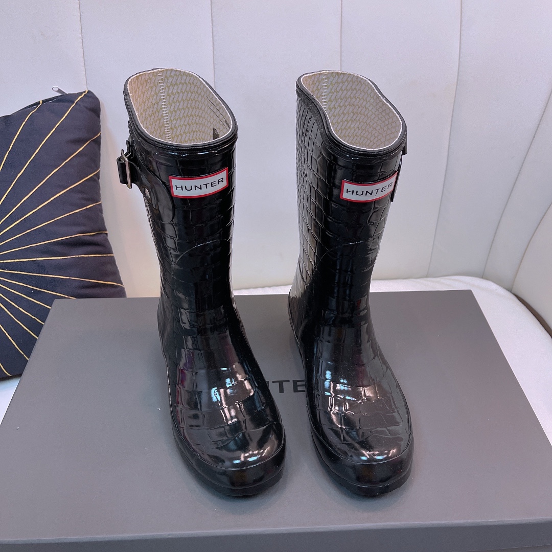 2021 British Royal Brand Rain Boots: Stylish, Comfortable, and Durable at $550