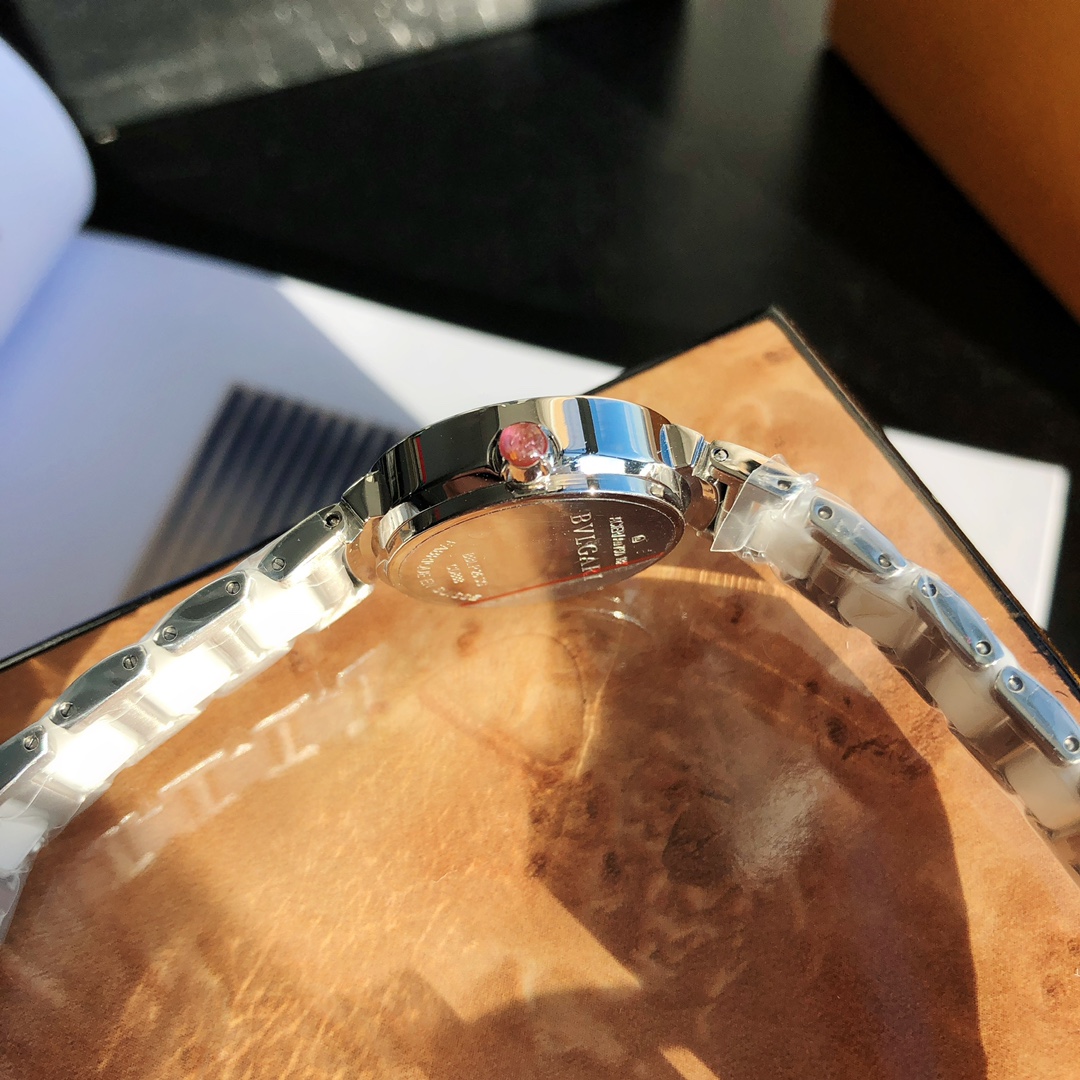 “BVLGARI Paulie Collection: Classic Fashion Watches with White Light Diamonds and Ceramics” - 图片 7