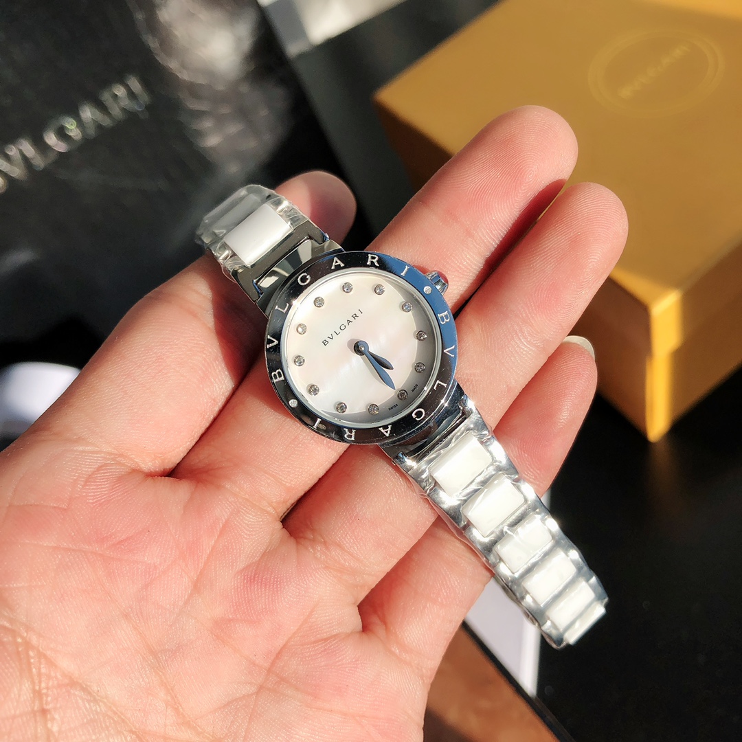 “BVLGARI Paulie Collection: Classic Fashion Watches with Diamonds and Ceramics”