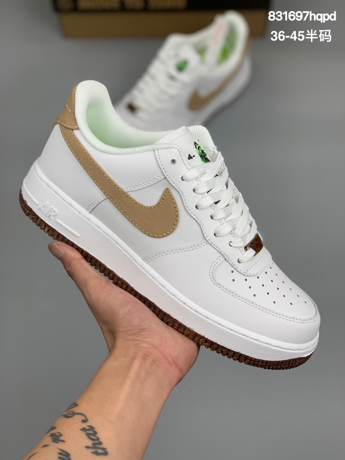 
公司级别 NK Air Force 1 植物刺绣 货号：CZ0338 101 原盒原标钢印俱全 市面最佳 
尺码：36 36.5 37.5 38 38.5 39 40 40.5 41 42 42.5 43 44 45
编码:831697hqpd