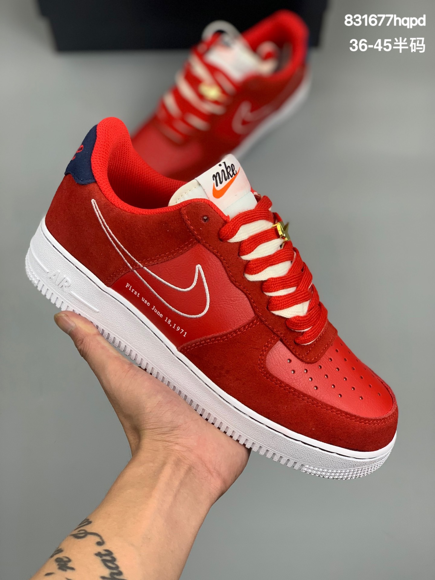 
Nike Air Force 1  酒红色 海军蓝空军一号 原厂皮料 内置sole气垫 钢印合格标货号:DB3597-600
码数： 36 36.5 37.5 38 38.5 39 40 40.5 41 42 42.5 43 44 44.5 45
编码:831677pqld