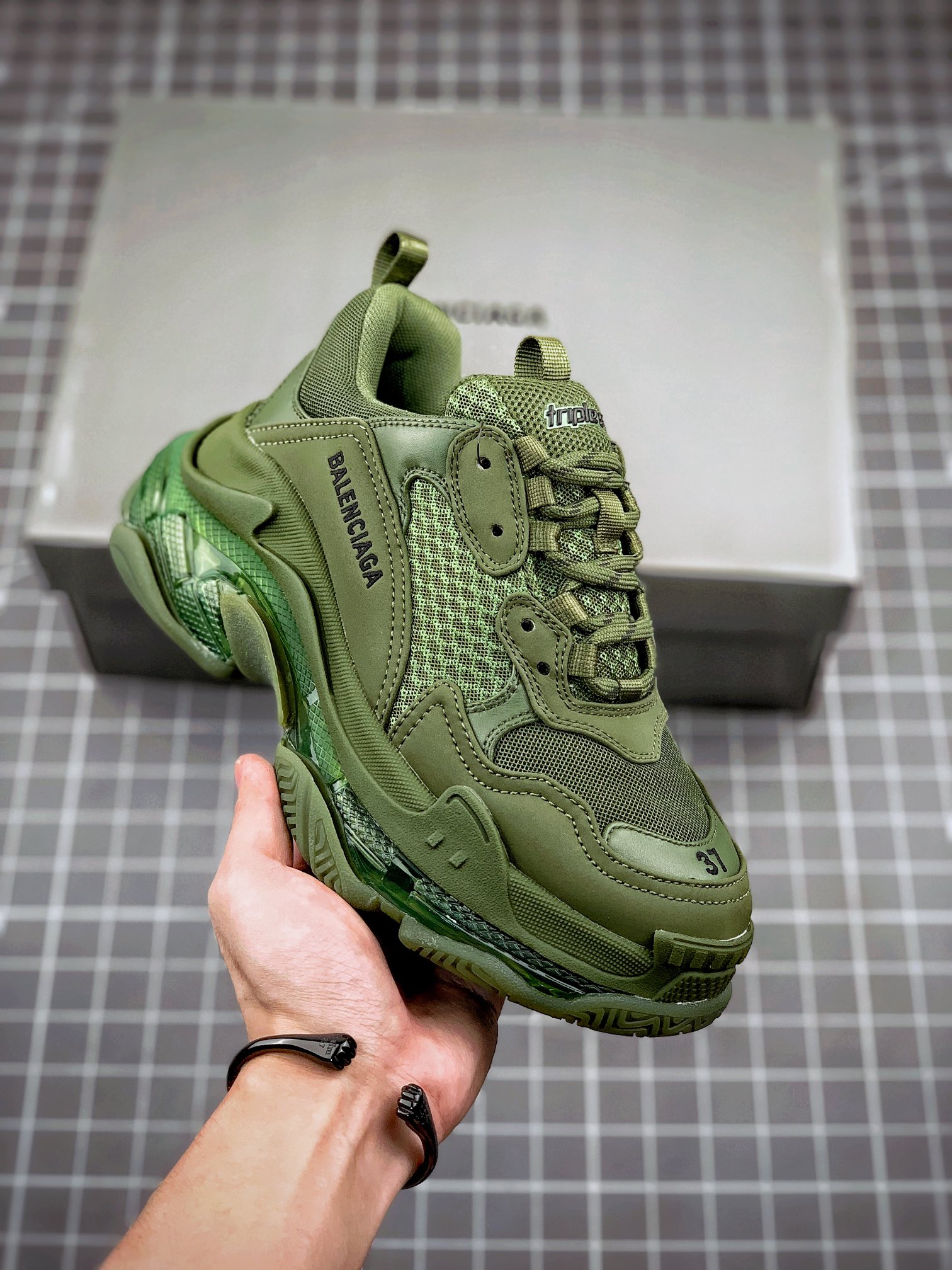 ✈️Balenciaga Triple S verde militar Balenciaga 19 versión oficial con colchón de aire oficial versión original pura avi…