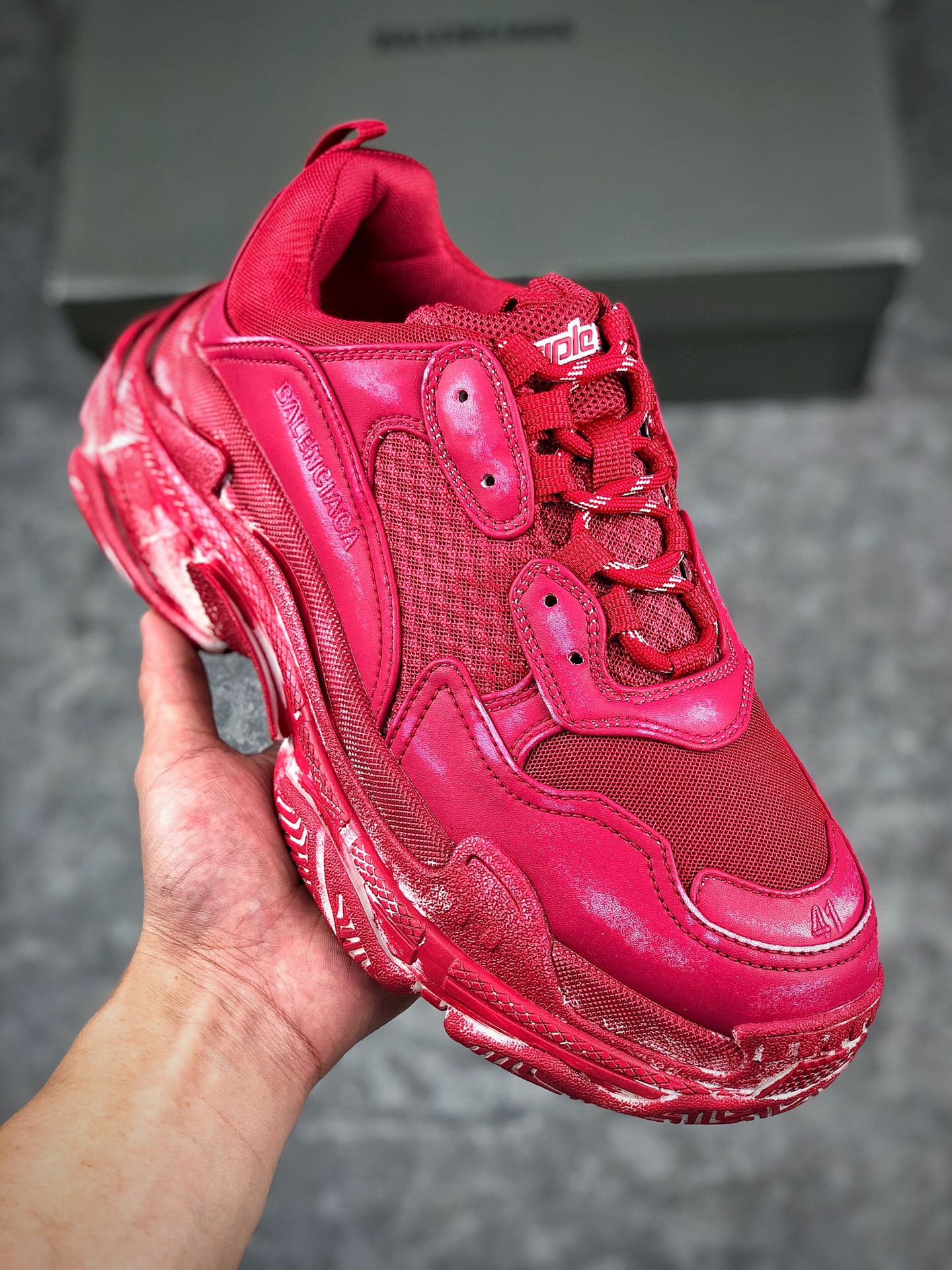  终端放店
Balenciaga Triple S 做旧 
巴黎世家 意产纯原版本 
正确字体电绣 粗细、位置、大小正确
侧边TPU 透气孔匹配意产原版
正确八层分离大底，TPU软底 原版一致
