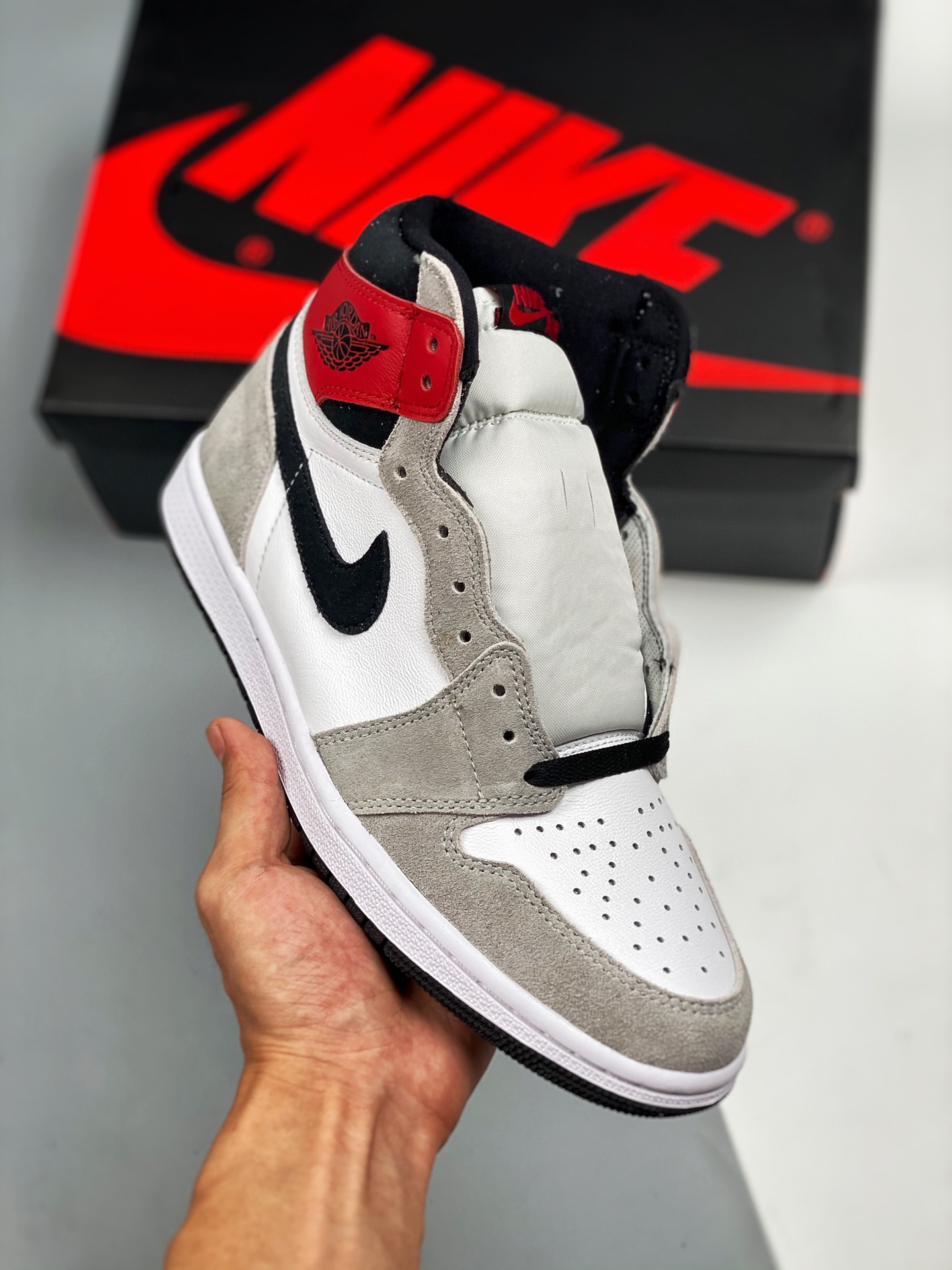 Air Jordan 1 Retro High OG 烟灰 “小Union” 纯原大厂出品 同价区间品质天花板 原装纸板原楦开发 极致鞋型一眼正即视感 #独家私模原档案开模，自动区别市面版本 #全鞋采用东莞头层皮，用料绝不含糊 #飞翼3D…