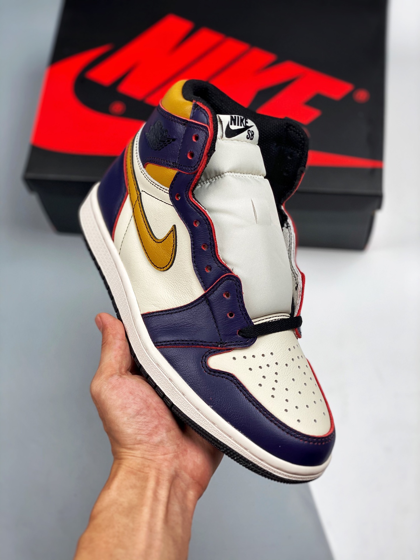 Air Jordan 1 Retro High OG 湖人 刮刮乐 纯原大厂出品 同价区间品质天花板 原装纸板原楦开发 极致鞋型一眼正即视感 #独家私模原档案开模，自动区别市面版本 #全鞋采用东莞头层皮，用料绝不含糊 #飞翼3D高频立体感…