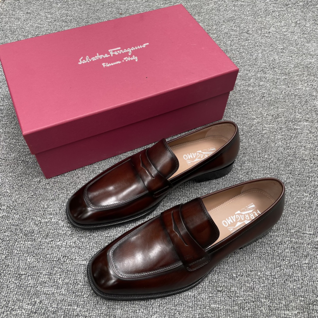 NO:275080,FS Ferragamo Craft Goodyear Hand-made Cold Sticker imported from Italy leather embryos, ancient hand-painted color, inner lining, delicate leather, gloss and transparent, full leather leather outsole, forefoot sole and upper car solid line, heel composite rubber bottom laser brand logo, comfortable and non-slip, every detail is exquisite, full set of original packaging, black/blue two colors shipped Size 39/40/41/42/43/44/45,,ferragamo,cowhide19860909FS 菲拉格慕 工艺固特异手工冷粘 意大利进口皮胚 胎牛皮皮面古法手工擦色 内里本染小牛皮 皮质细腻 光泽透亮 全真皮皮层大底 前掌大底与鞋面车实线 后跟复合橡胶底片镭射品牌标识 舒适防滑 每一个细节都是精工细作 全套原包装 黑色/蓝色两色出货 尺码39/40/41/42/43/44/45,,ferragamo,cowhide,Men's shoes