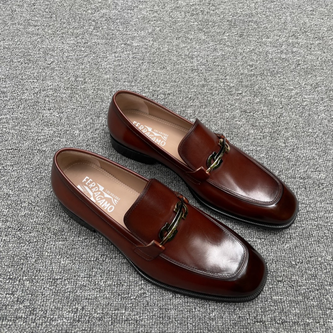 Salvatore Ferragamo Men's Leather Loafers with Gancini Ornament 4 i1630437717 179 2