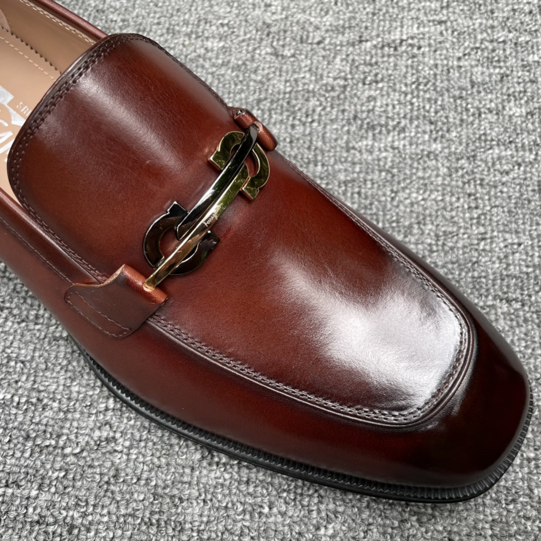 Salvatore Ferragamo Men's Leather Loafers with Gancini Ornament 5 i1630437717 6552 3