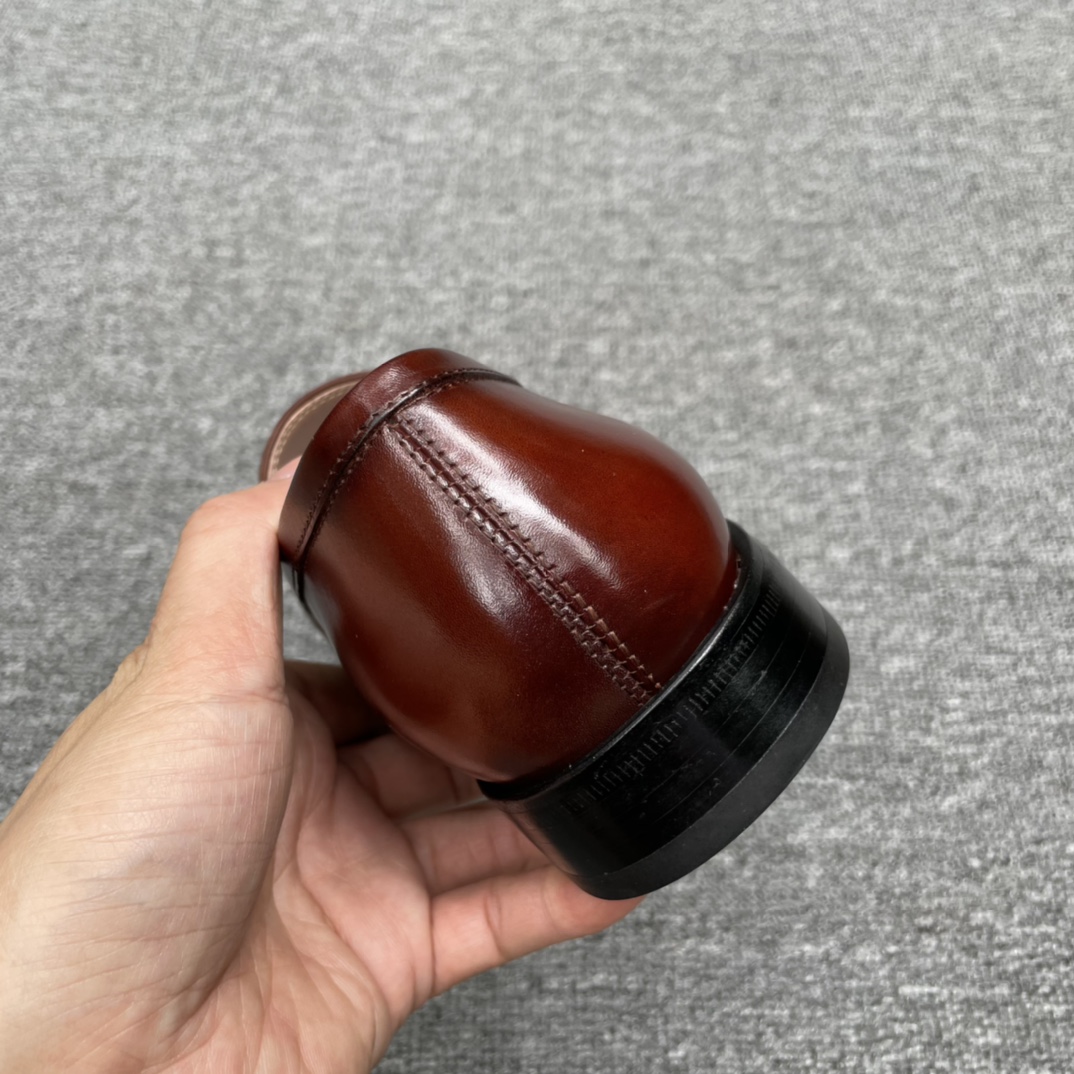 Salvatore Ferragamo Men's Leather Loafers with Gancini Ornament 9 i1630437717 9376 7