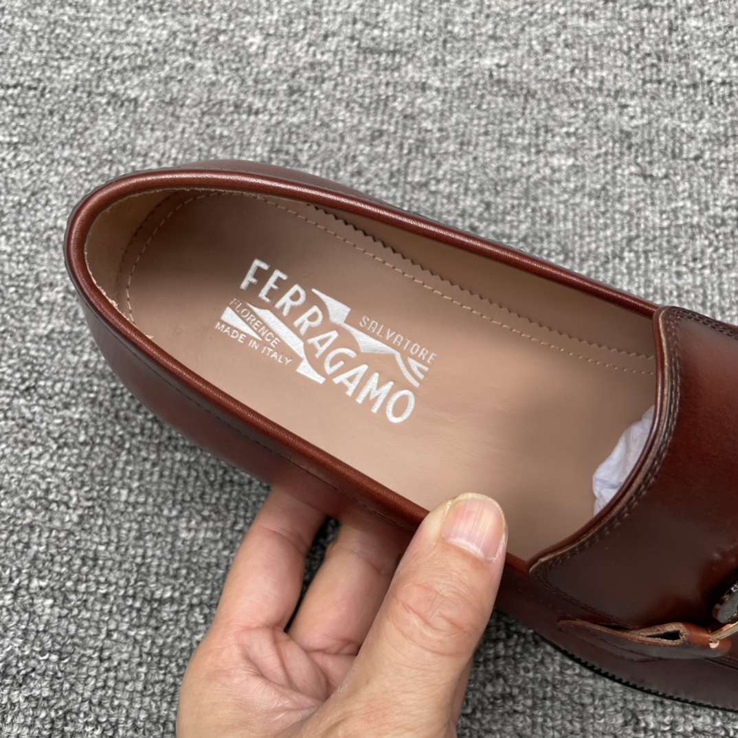 Salvatore Ferragamo Men's Leather Loafers with Gancini Ornament 6 i1630437717 9381 4