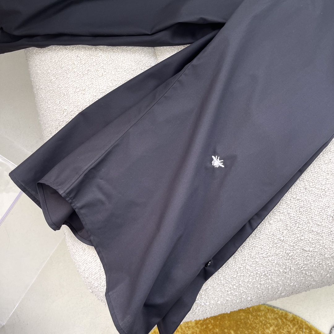 秋冬 -DIO 杂志 封面款 刺绣小蜜蜂长袖衬衣 黑白两色到货啦！高端定制进口 纯棉真丝混缎面料 面料，