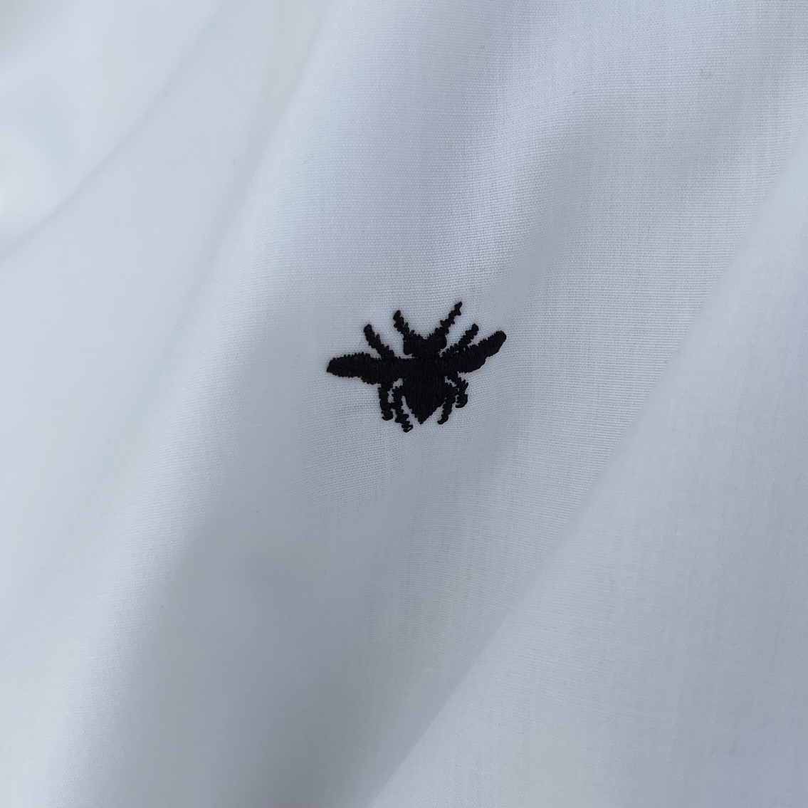 秋冬 -DIO 杂志 封面款 刺绣小蜜蜂长袖衬衣 黑白两色到货啦！高端定制进口 纯棉真丝混缎面料 面料，