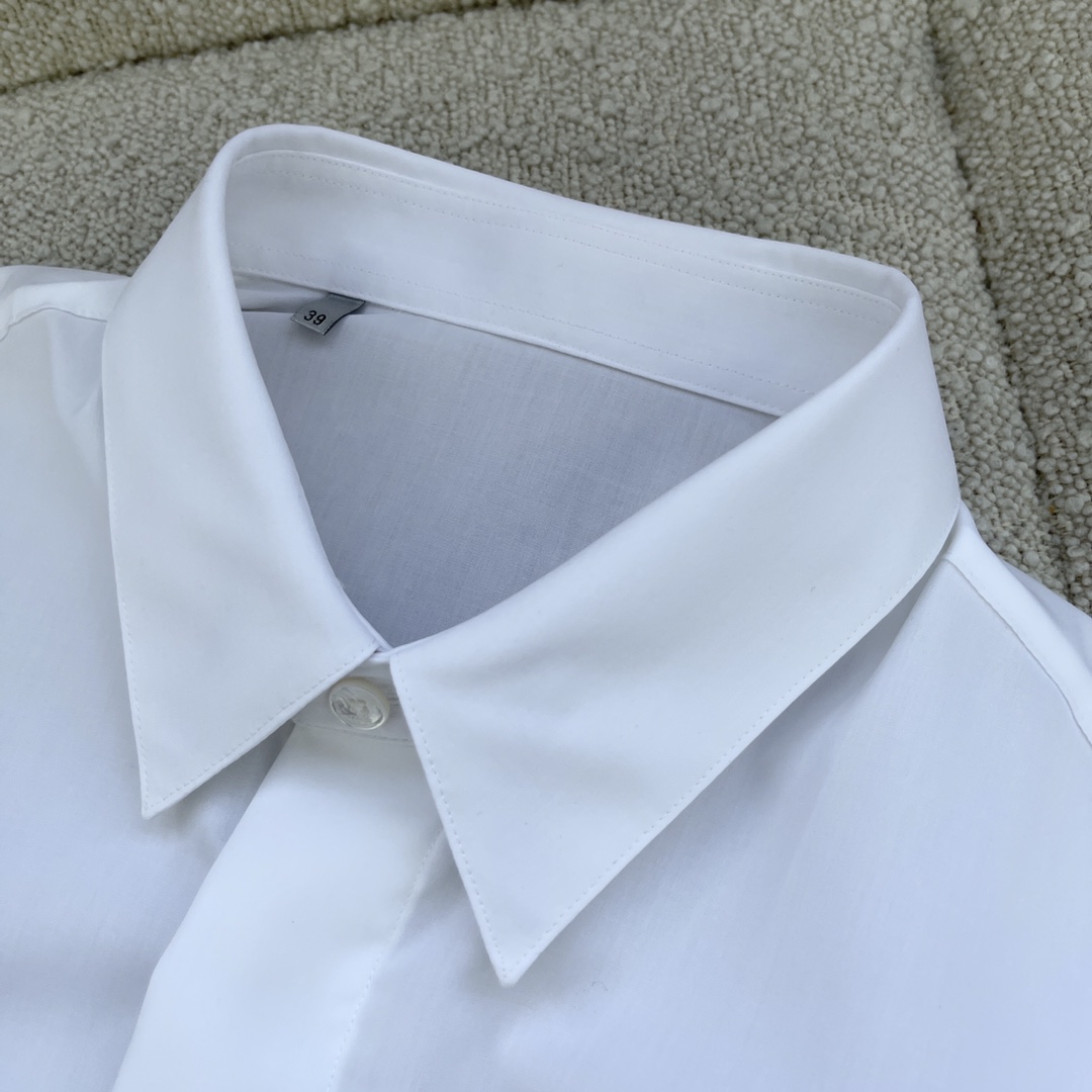 秋冬 -DIO 杂志 封面款 刺绣小蜜蜂长袖衬衣 黑白两色到货啦！高端定制进口 纯棉真丝混缎面料 面料，