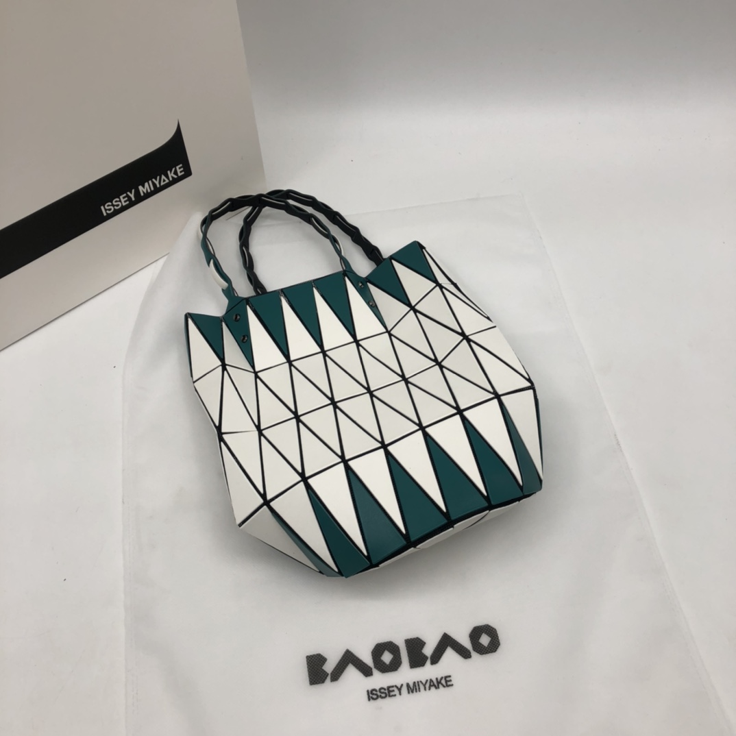 Issey Miyake ～三宅一生 8月新款 菜篮子大小号
