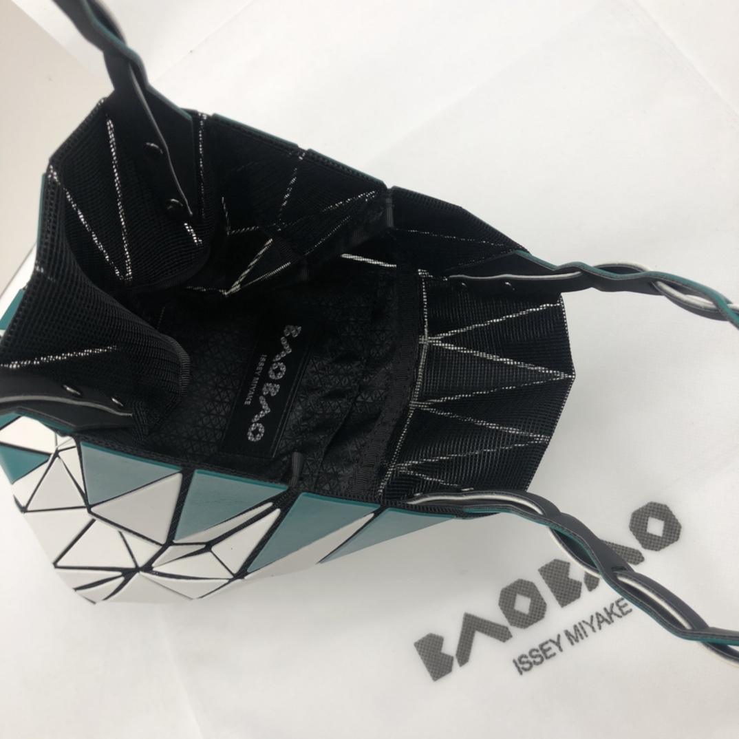 Issey Miyake ～三宅一生 8月新款 菜篮子大小号