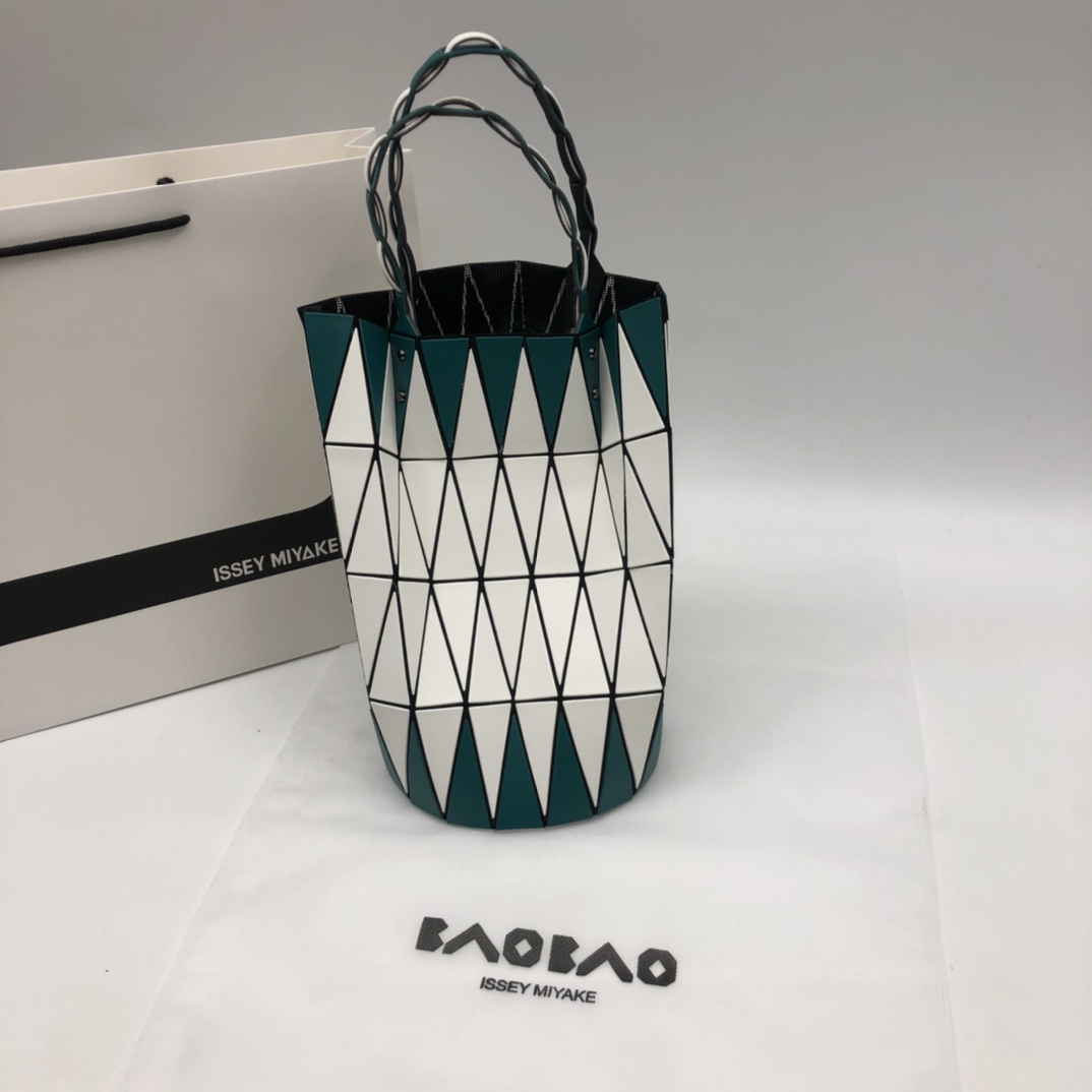 Issey Miyake ～三宅一生 8月新款 菜篮子大小号