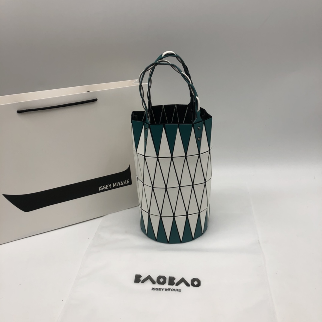 Issey Miyake ～三宅一生 8月新款 菜篮子大小号