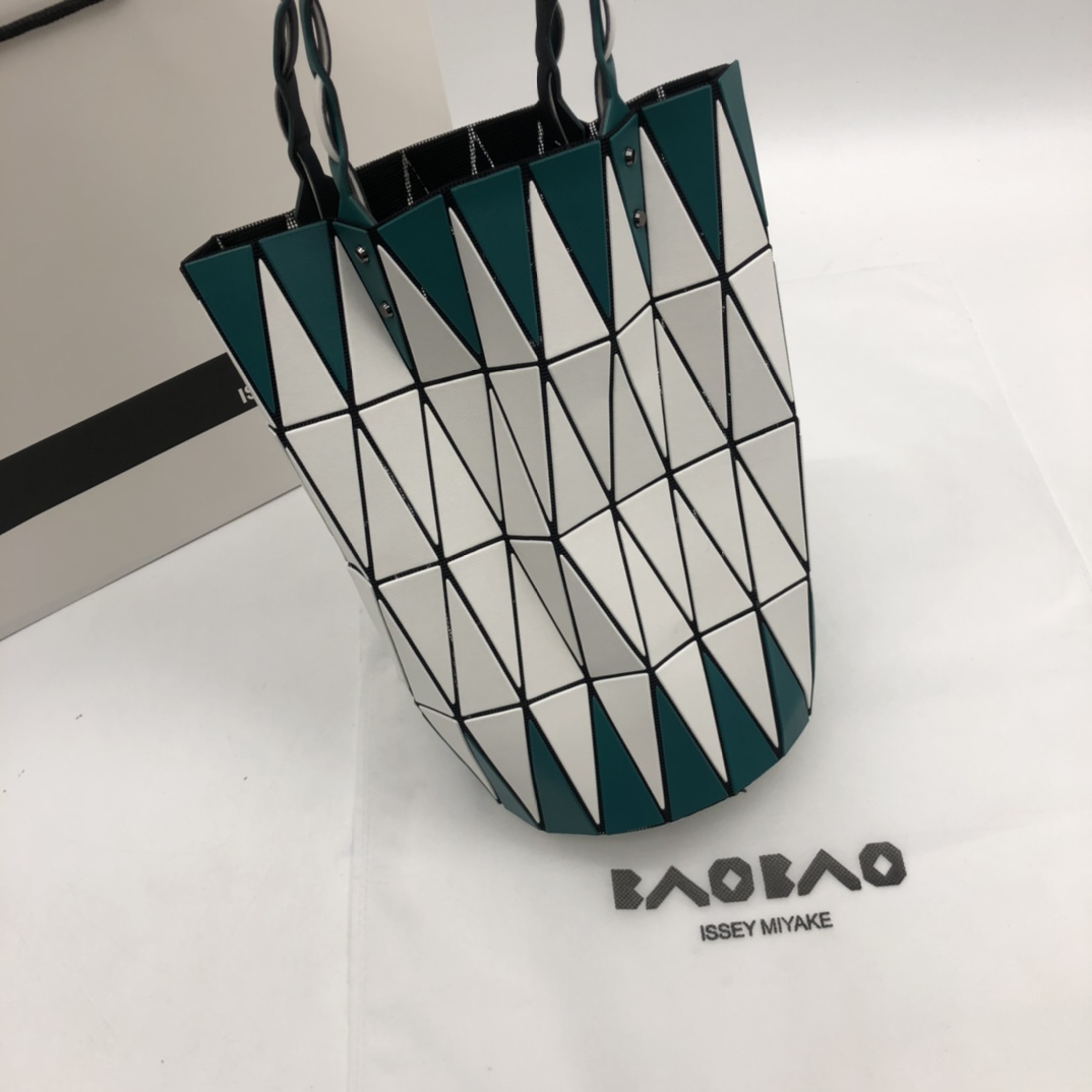 Issey Miyake ～三宅一生 8月新款 菜篮子大小号