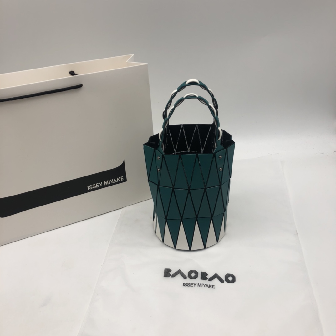 Issey Miyake ～三宅一生 8月新款 菜篮子大小号