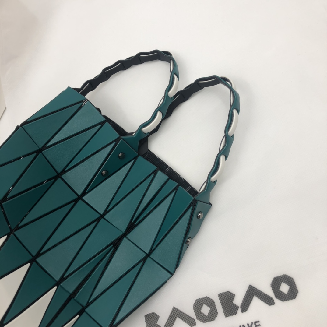 Issey Miyake ～三宅一生 8月新款 菜篮子大小号