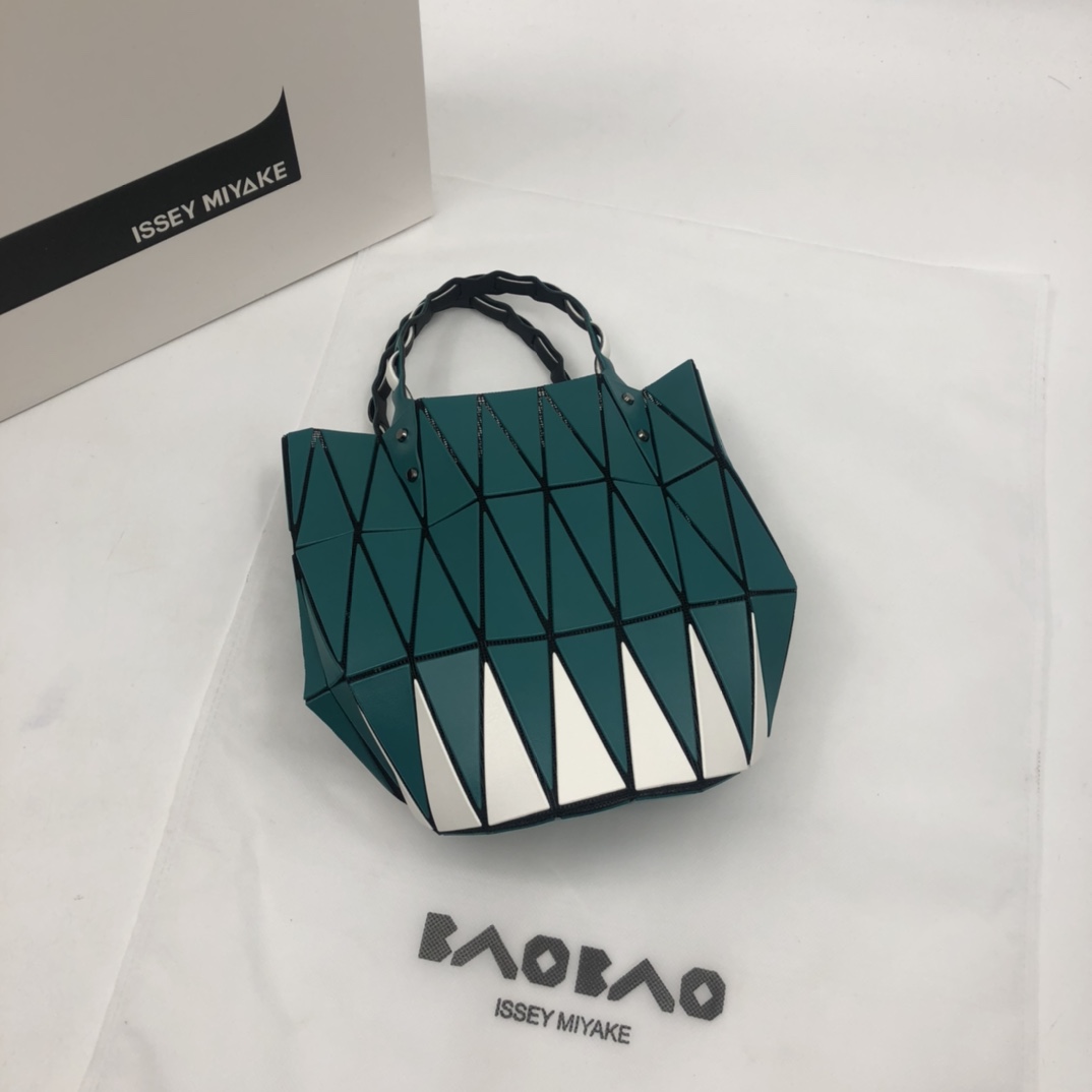 Issey Miyake ～三宅一生 8月新款 菜篮子大小号