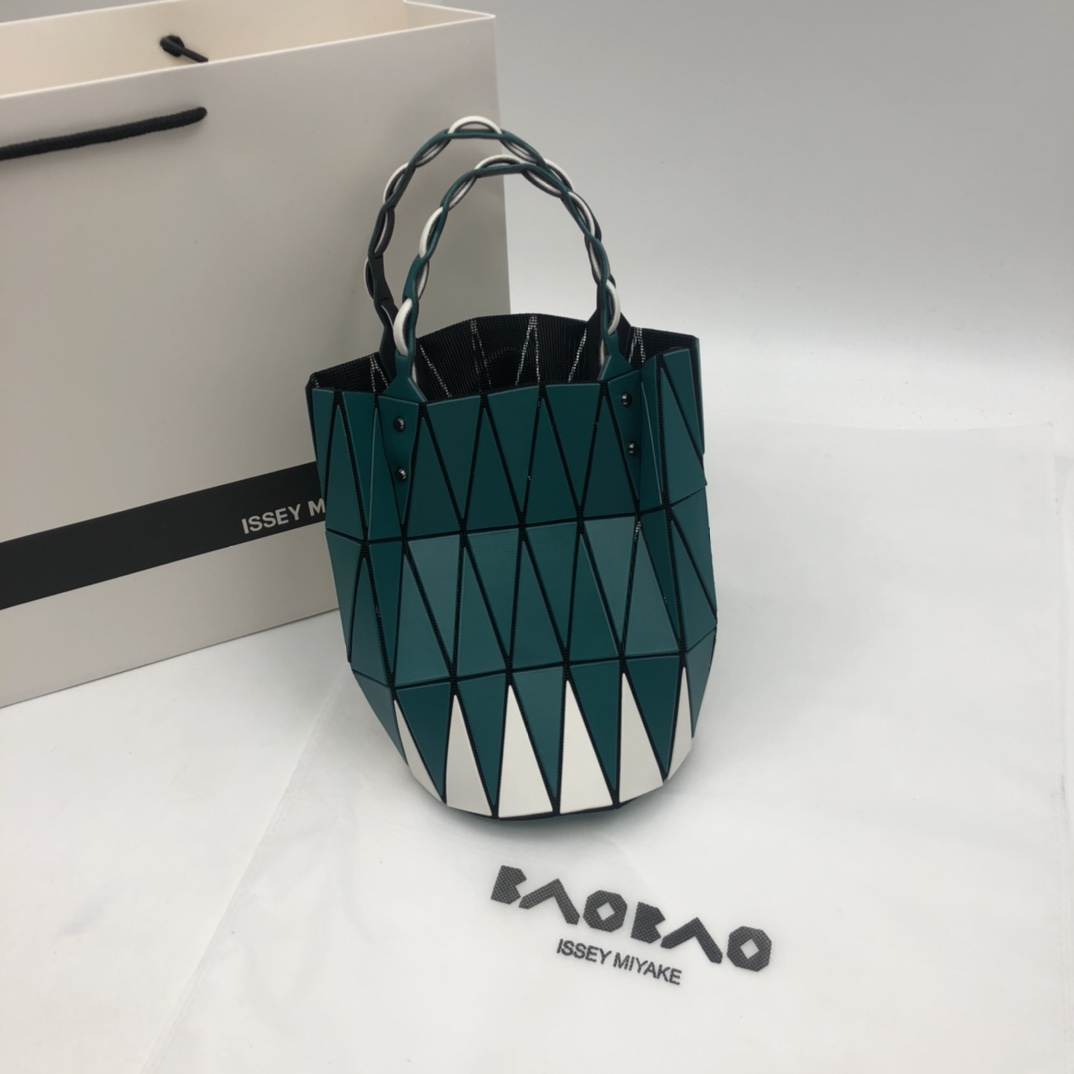 Issey Miyake ～三宅一生 8月新款 菜篮子大小号