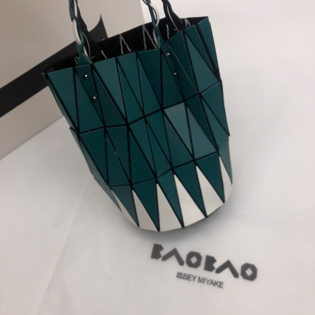 Issey Miyake ～三宅一生 8月新款 菜篮子大小号