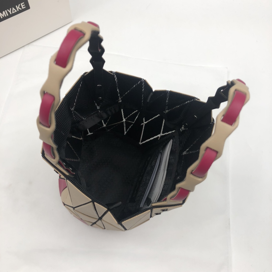 Issey Miyake ～三宅一生 8月新款 菜篮子大小号