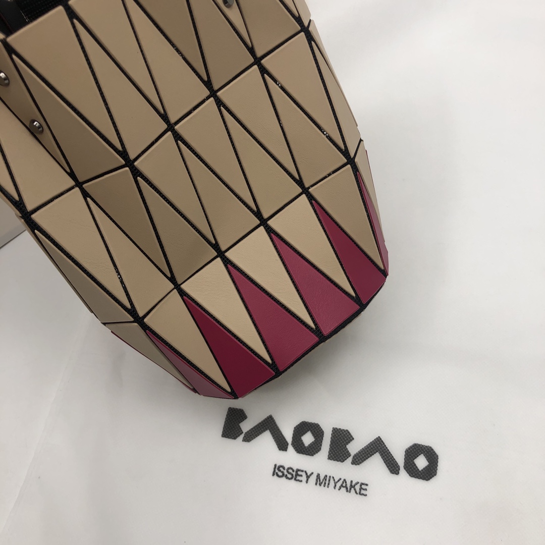 Issey Miyake ～三宅一生 8月新款 菜篮子大小号
