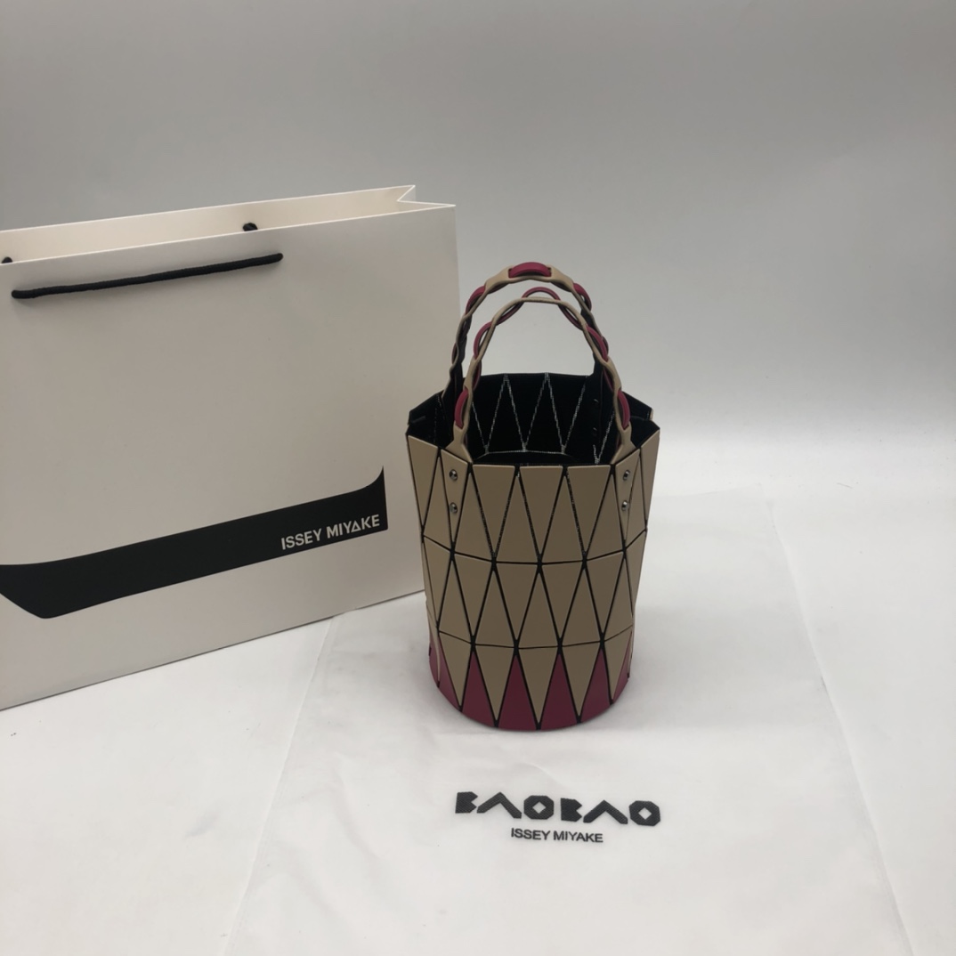 Issey Miyake ～三宅一生 8月新款 菜篮子大小号