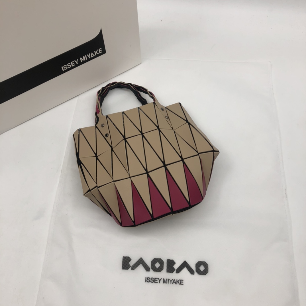 Issey Miyake ～三宅一生 8月新款 菜篮子大小号