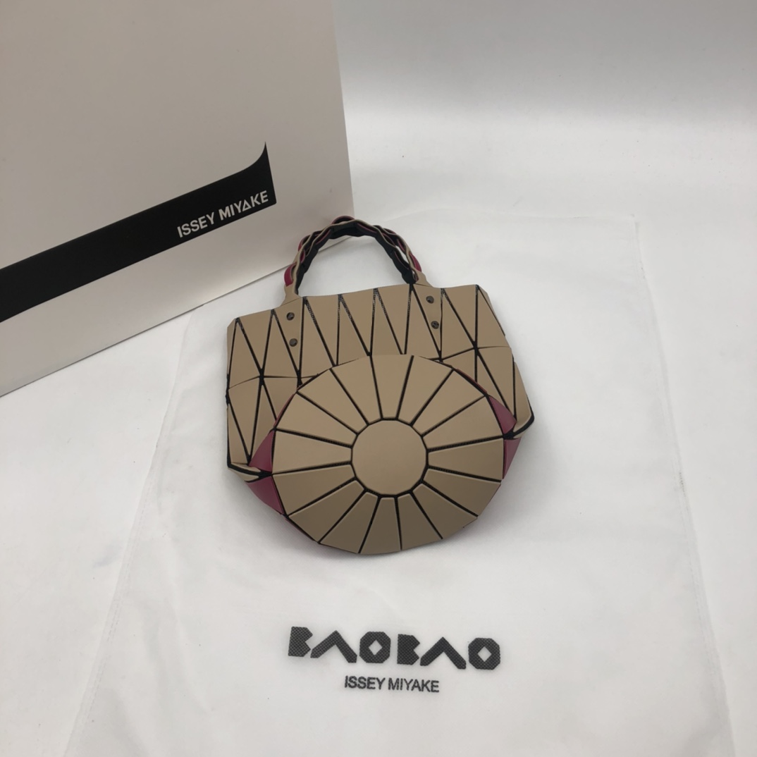 Issey Miyake ～三宅一生 8月新款 菜篮子大小号