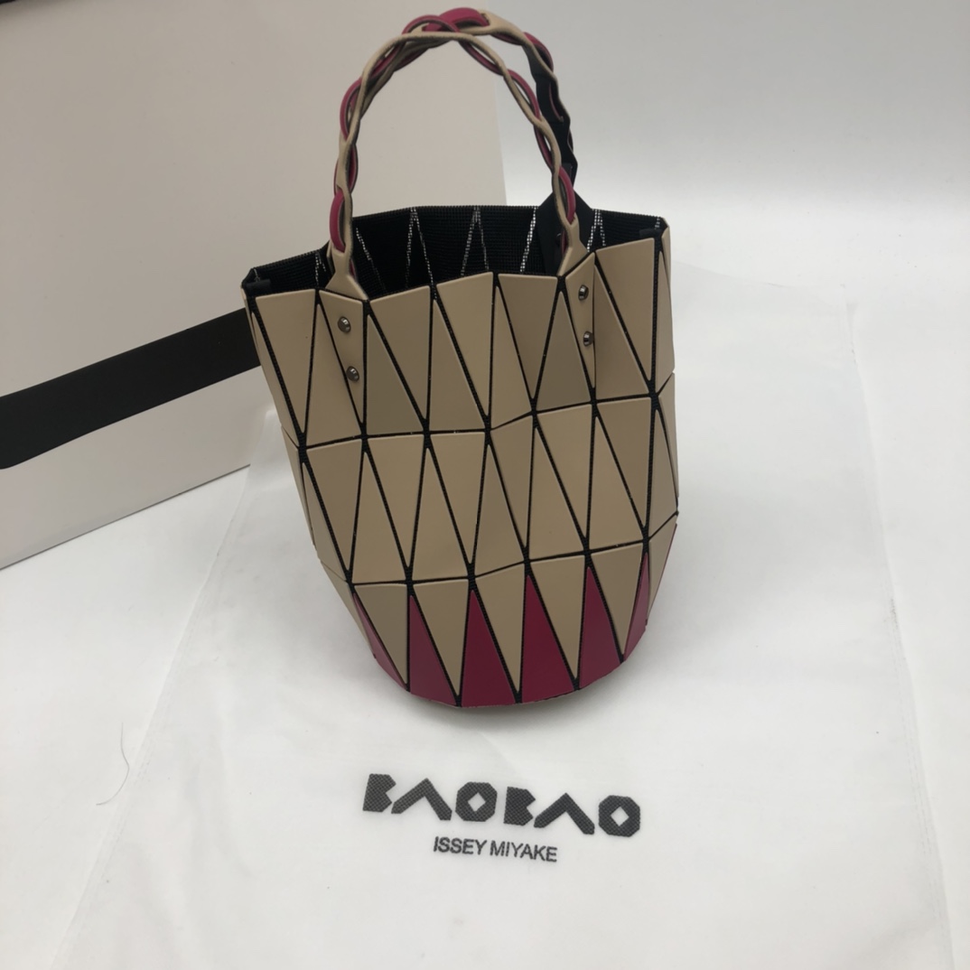 Issey Miyake ～三宅一生 8月新款 菜篮子大小号