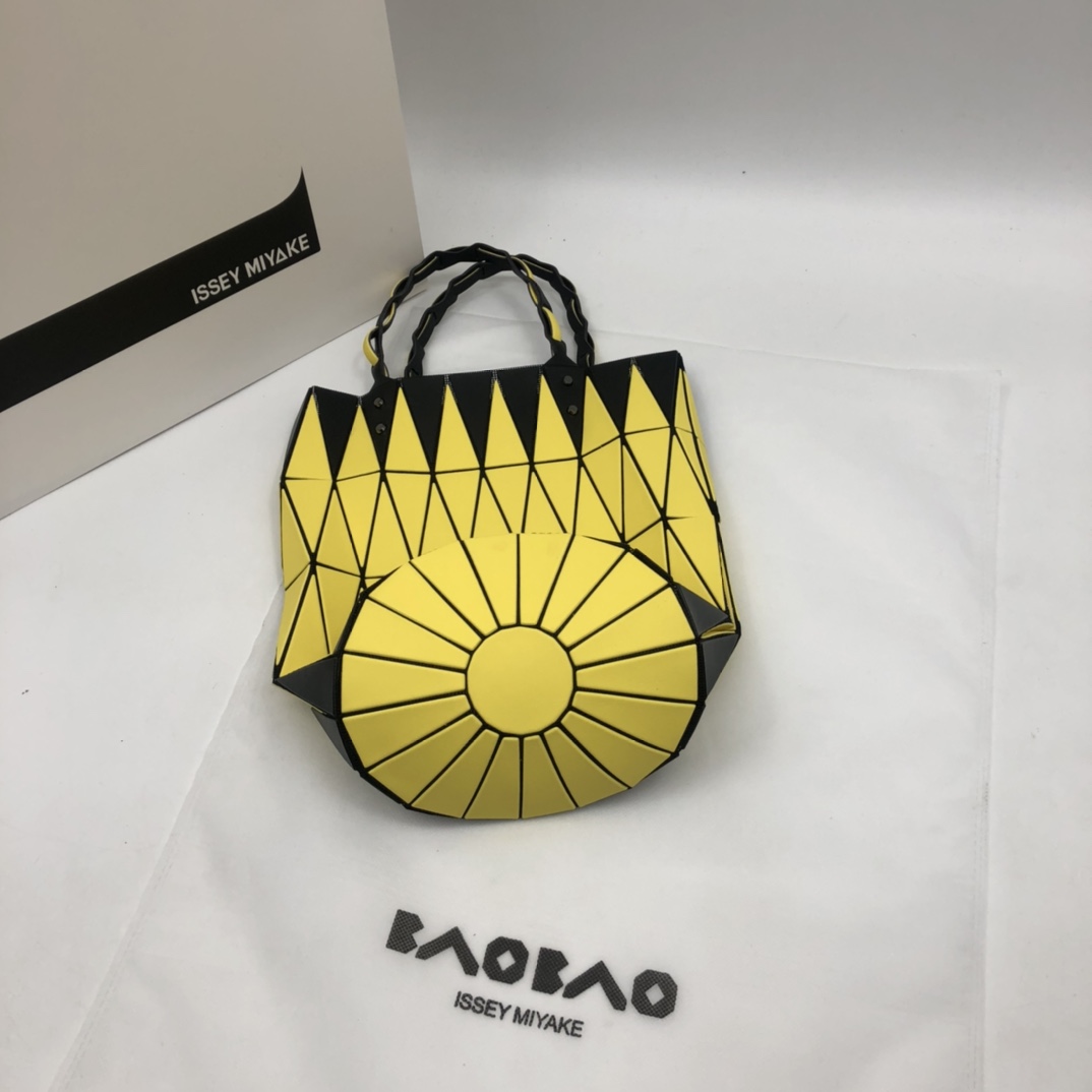 Issey Miyake ～三宅一生 8月新款 菜篮子大小号