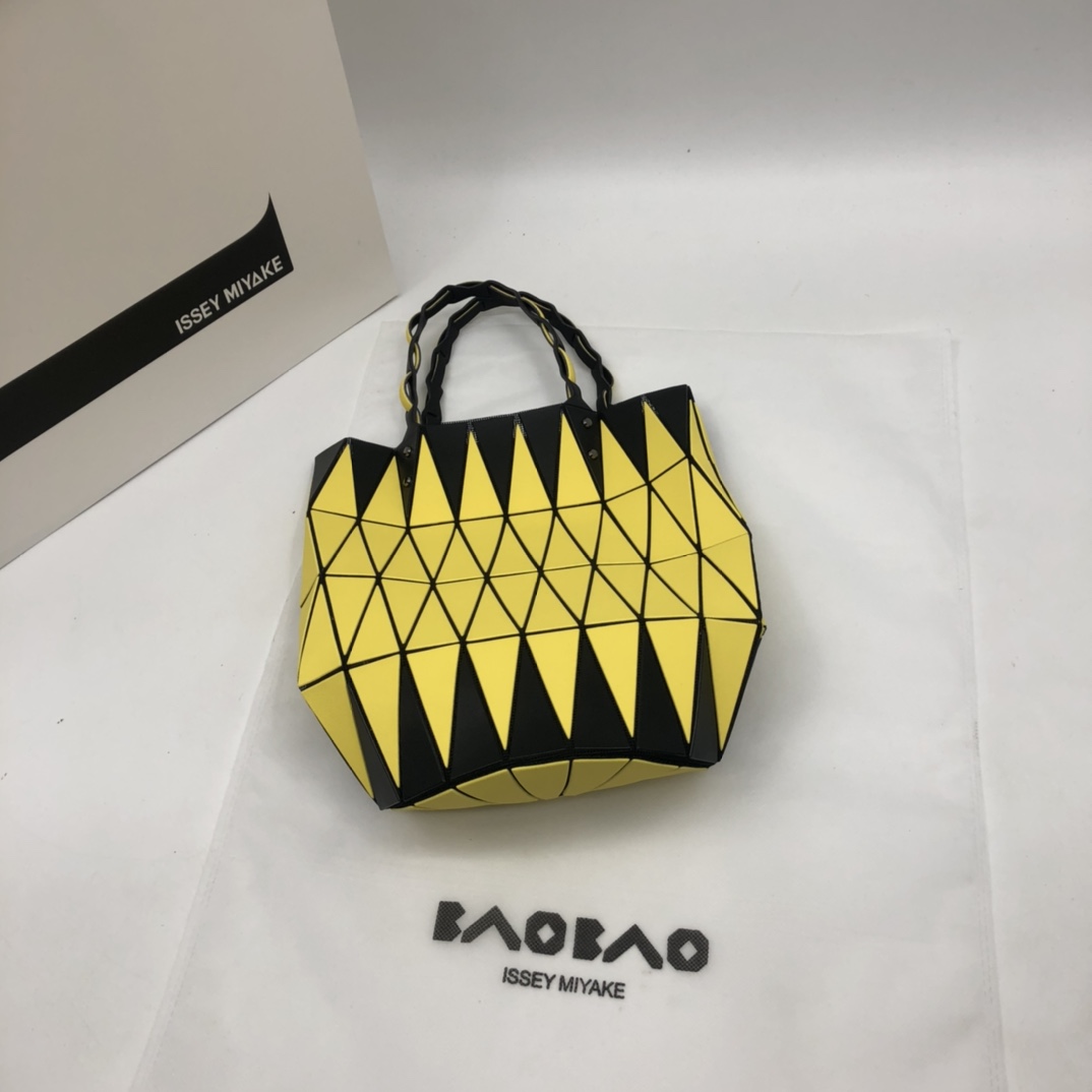 Issey Miyake ～三宅一生 8月新款 菜篮子大小号