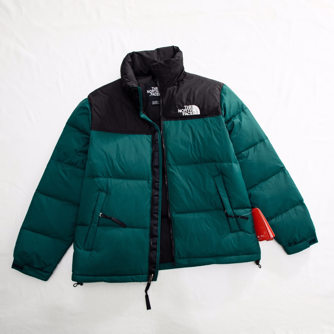 💰150
北面1996美版棉服（实拍图）.
-今年高版本，所有细节全部对版，面料五金全部原版开模，最重要的刺绣达到1.3w针，由百灵达机器调试20多次才能达到完美效果。充绒方面绝不含糊，内层双层胆布，绝不跑棉
-黑色 橘色 粉色 藏青蓝色 灰色 白色 草绿 墨绿
M  L  XL  2XL