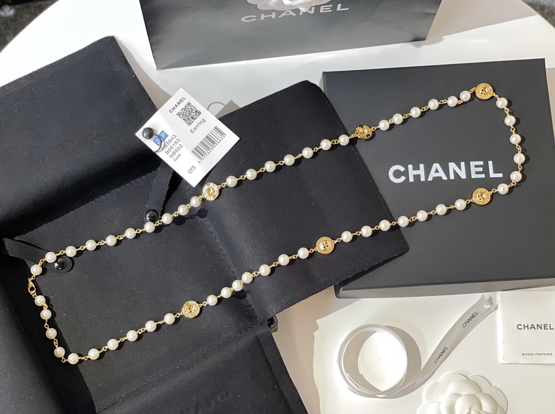 2021新款CHANEL香奈儿纽扣珍珠毛衣链项链