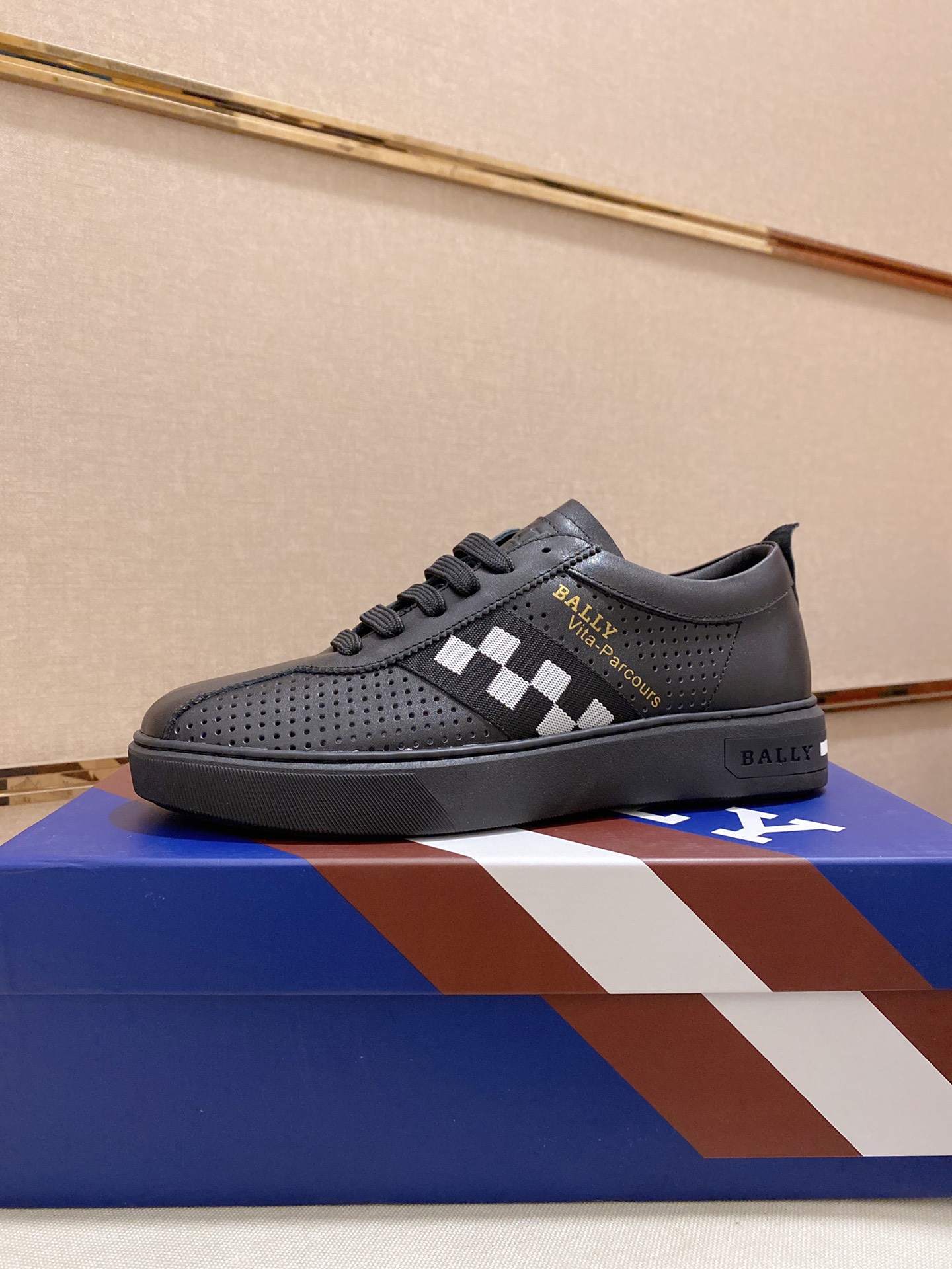 I5   Bally   巴利官网 👊🏻🇮🇹鞋面: 进口头层牛皮 内里:进口羊皮内里，。独家原版复刻，原版大底开模 🇩🇪 🚶🏻🚶🏻高端定制专柜复刻📯经得起时间的验证🔍️🔲 欢迎对比质量