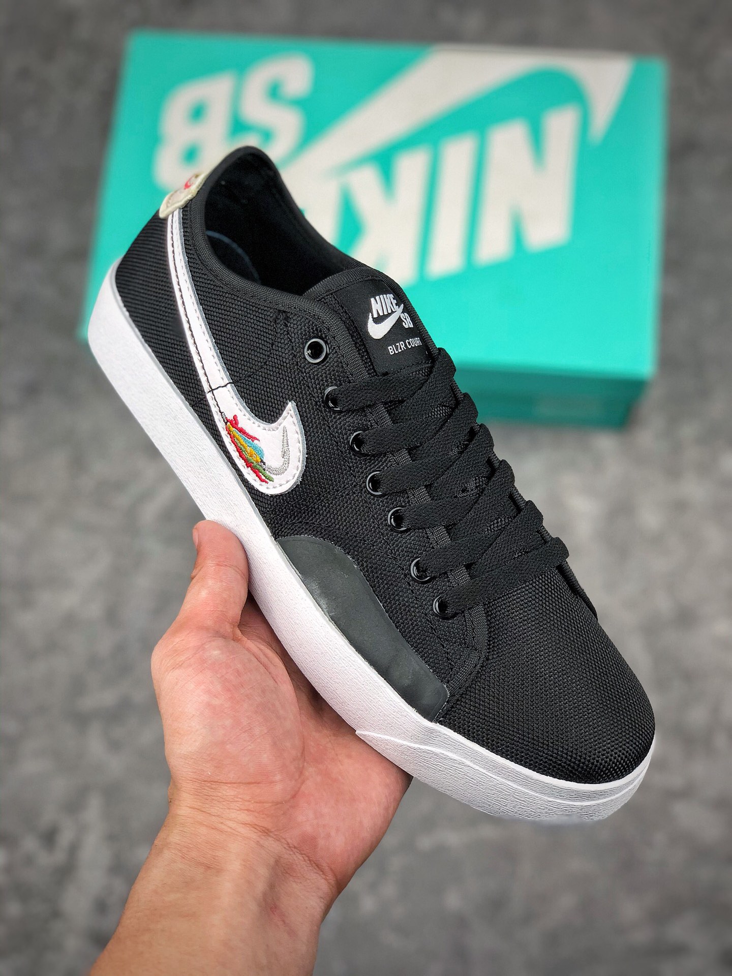  支持放店
Daan Van Der Linden x Nike SB Blazer Court 淡卡其 鱼钩复古滑板鞋，采用简约外观和经典材料，为街头带来复古气息。跳区搭配橡胶，弹性十足且具有非凡抓地力，助你攻克严苛的滑板训练。
货号：CZ5605-201
Size：36 36.5 37.5 38 38.5 39 40 40.5 41 42 42.5 43 44 45