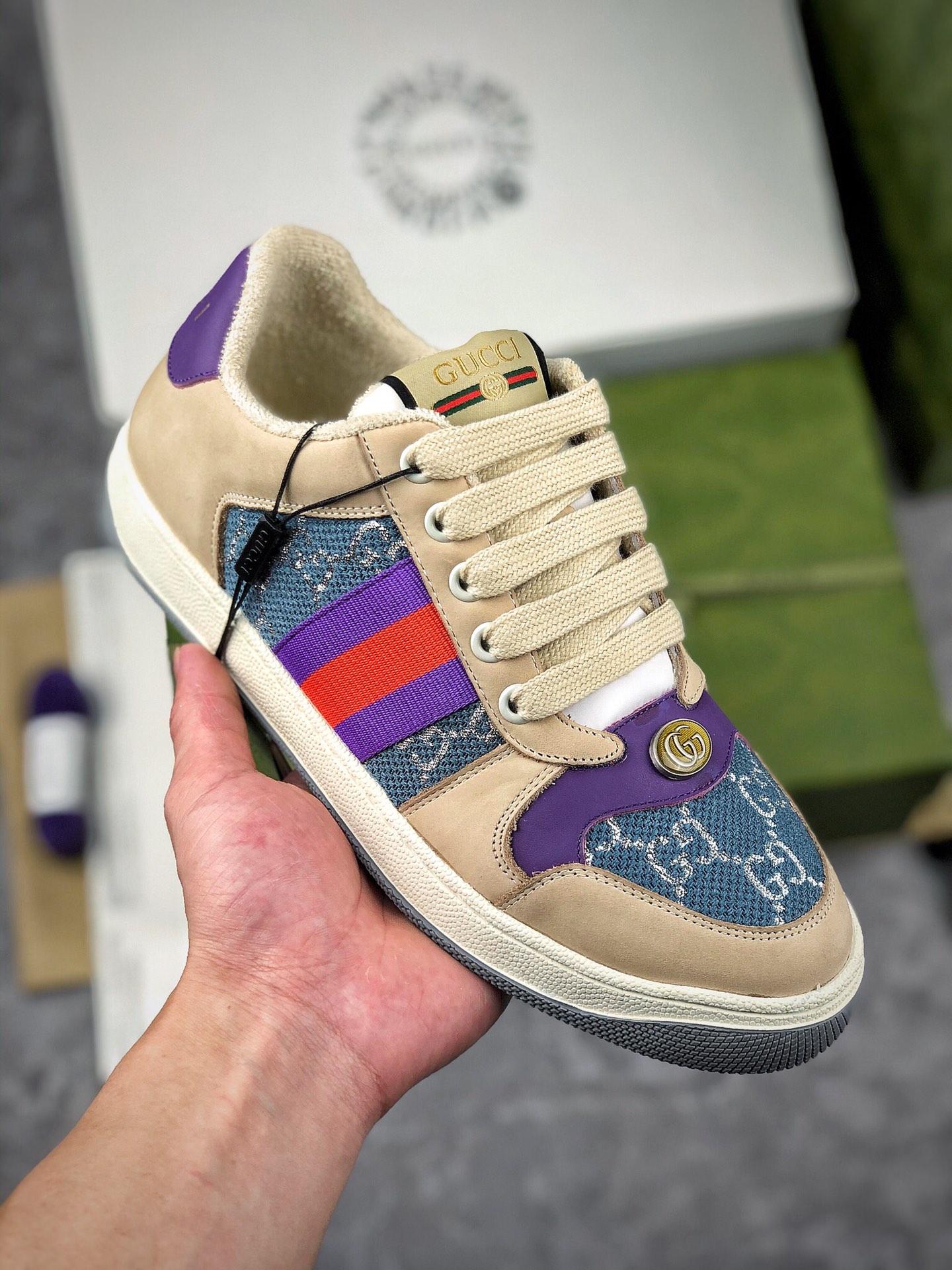  核心放店 
现货主推 2021包装全新升级 B包性价比芯片版本
Gucci Distressed Screener sneaker 幸运绿 经典型原复古百搭做旧老板爹鞋/复古学院风 怀旧版 原版做旧 
#右脚鞋嵌底入NFC防伪芯装片置＋鞋盒标二唯扫码描 秒进官网
#原装大意利进口 里外全皮 全套包装 
#全头层顶软级牛皮 广东代出工品 
码数：35-39