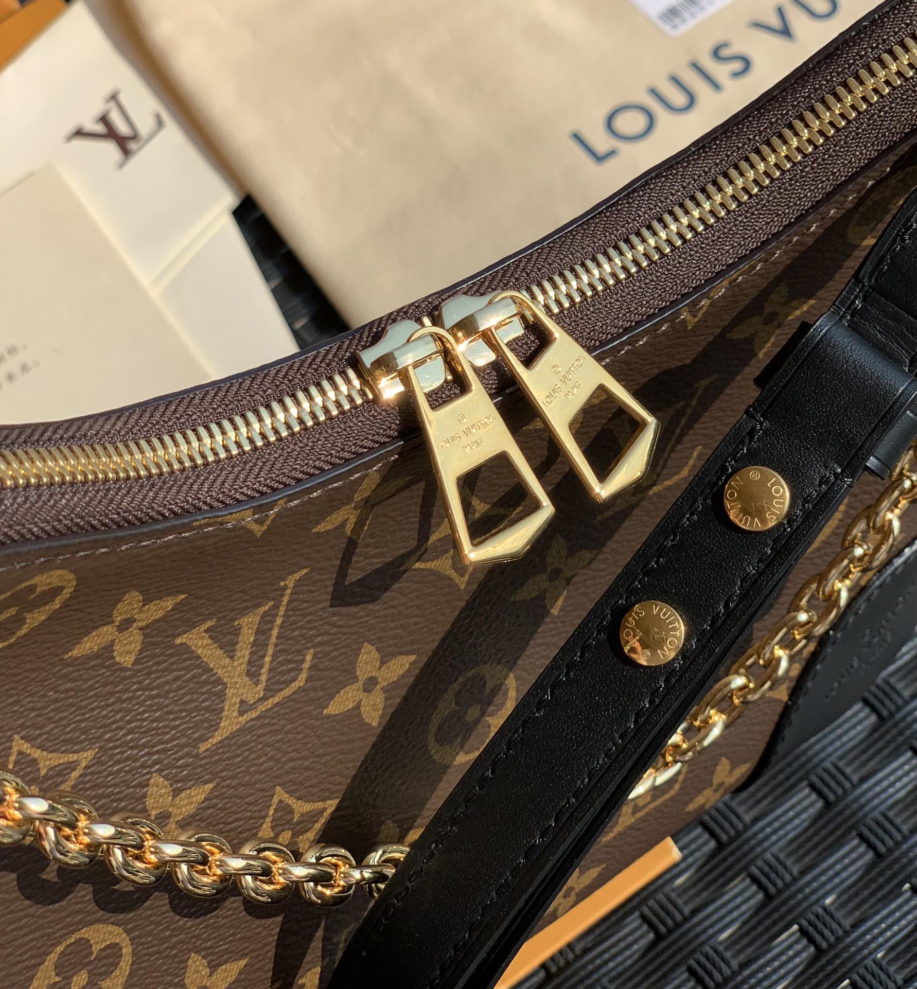 🌼 m45831尺寸：29 x 16 x 9.5 cm 黑色！香港贸易公司订单！！牛角造型 经典老花 外