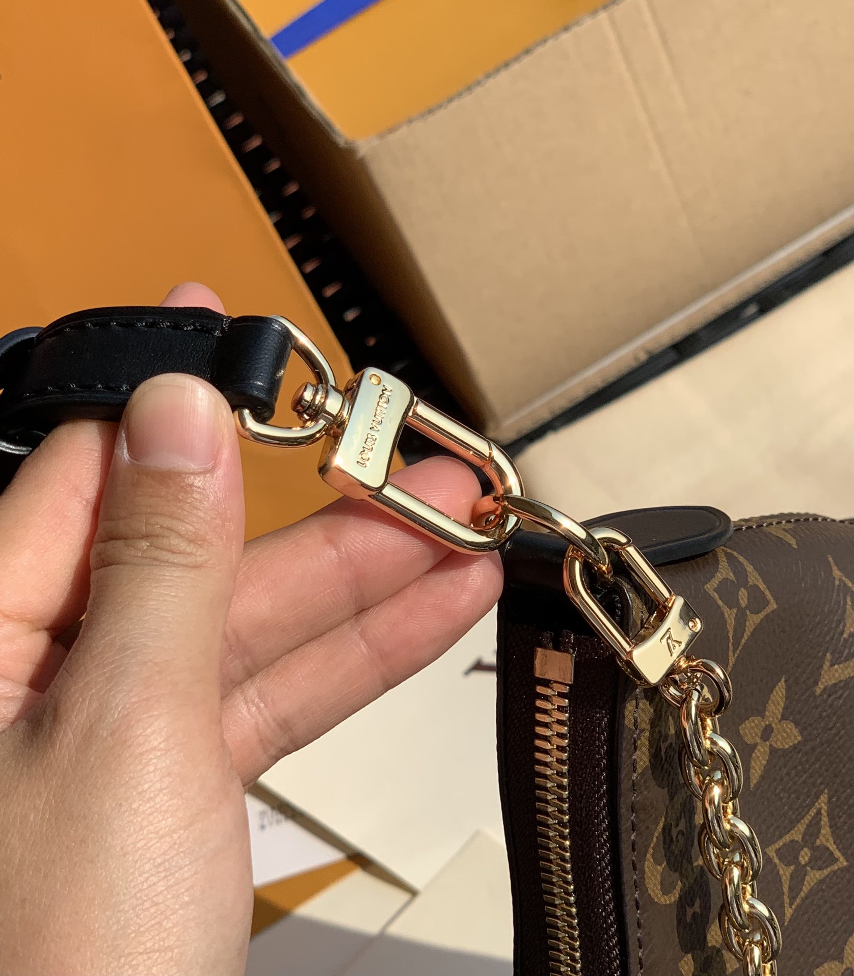 🌼 m45831尺寸：29 x 16 x 9.5 cm 黑色！香港贸易公司订单！！牛角造型 经典老花 外