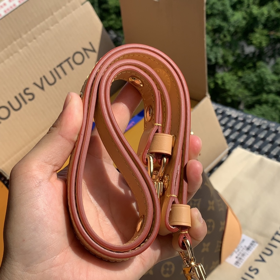 🌼 m45832尺寸：29 x 16 x 9.5 cm 咖色！贸易公司订单！！2021ss——多功能的B