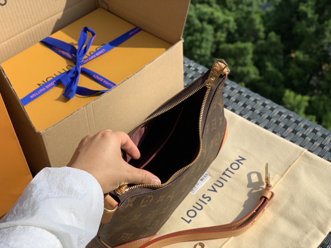 🌼 m45832尺寸：29 x 16 x 9.5 cm 咖色！贸易公司订单！！2021ss——多功能的B