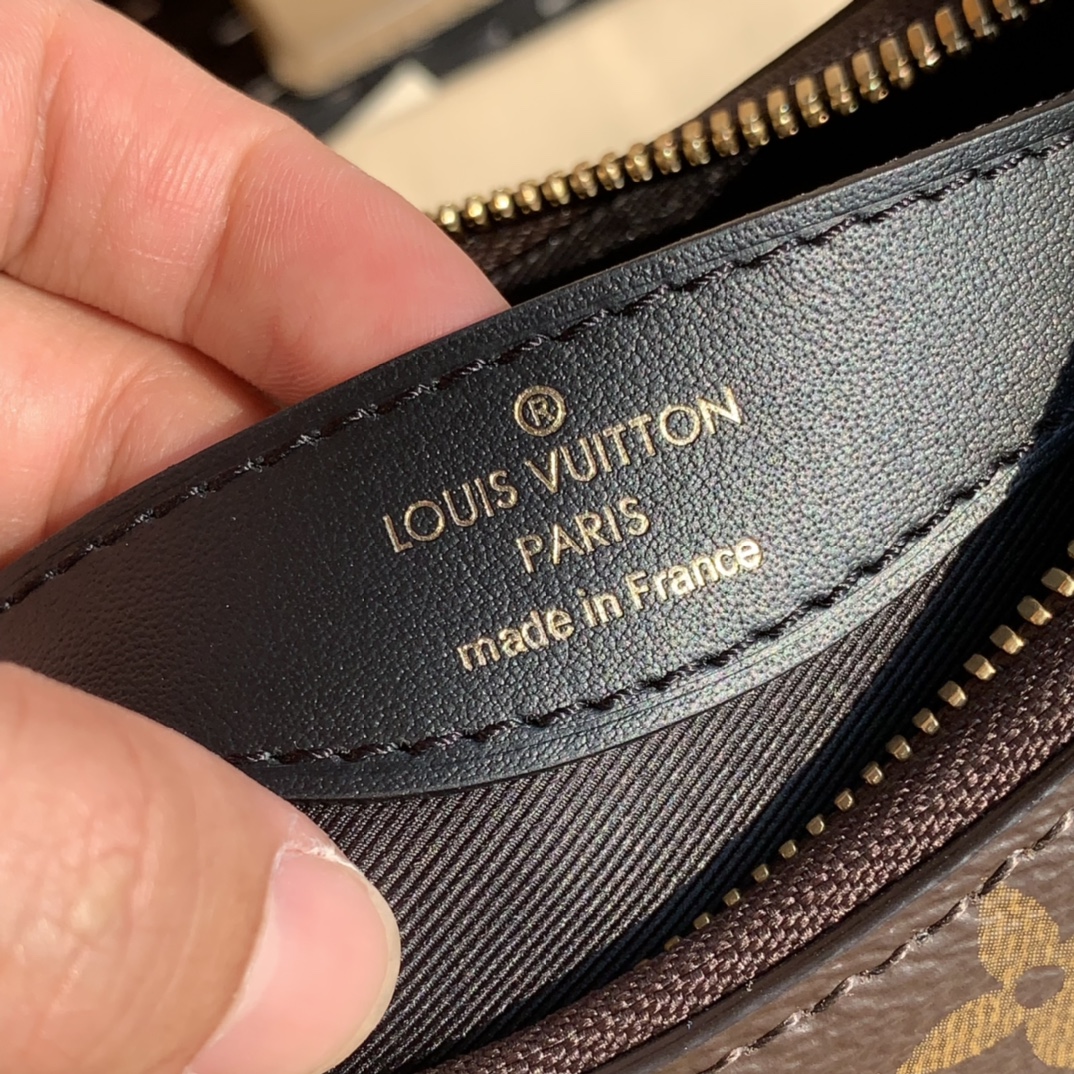 🌼 m45831尺寸：29 x 16 x 9.5 cm 黑色！香港贸易公司订单！！牛角造型 经典老花 外