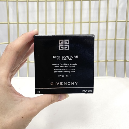 Givenchy Teint Couture Cushion Foundation - Portable Fluid Foundation 1 Givenchy Teint Couture Cushion Foundation - Portable Fluid Foundation