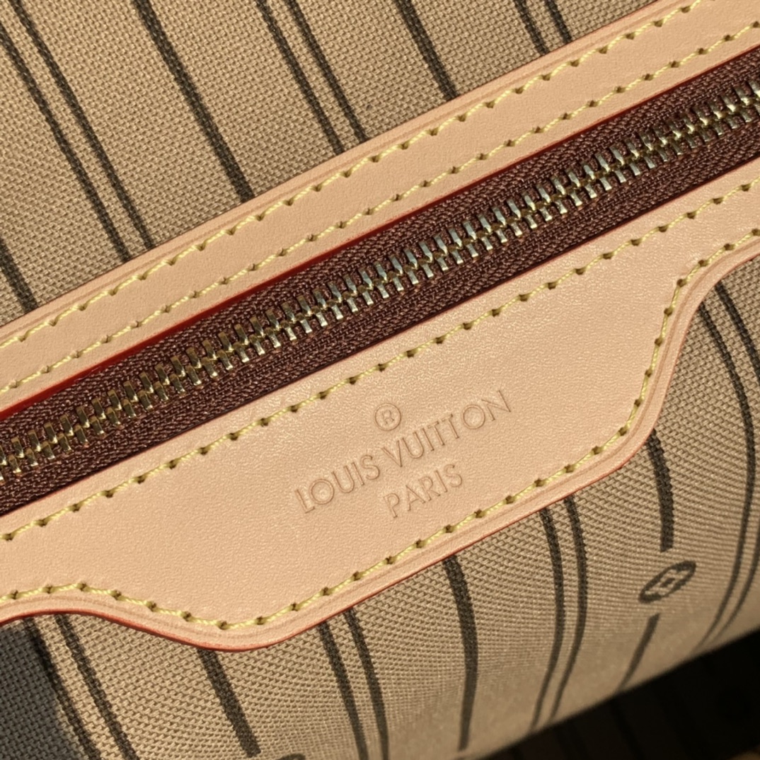 非市场普通货 进口皮料半钢五金 m40352小号尺寸：42*28*14cm 香港贸易公司订单！这是一只超