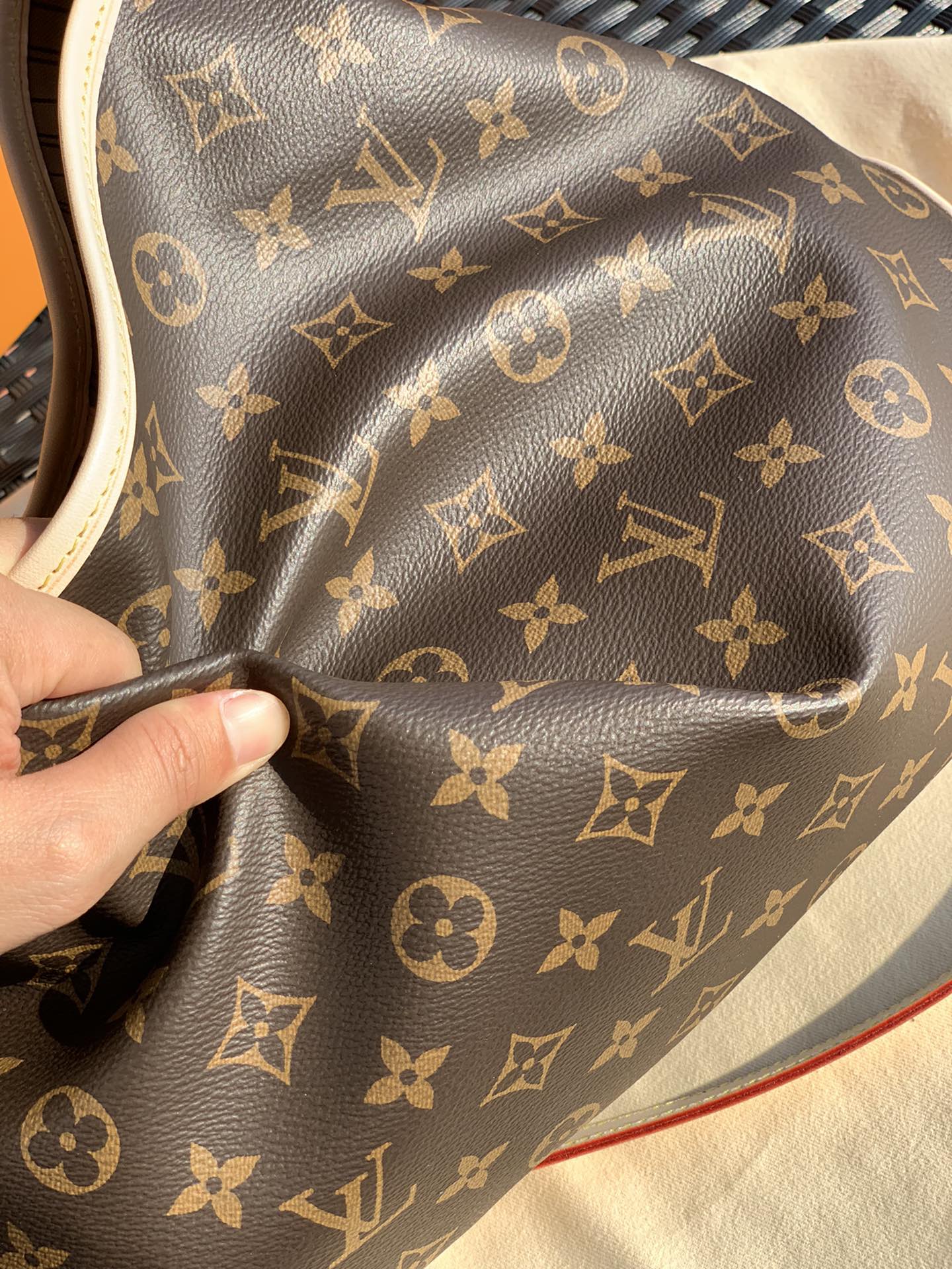 非市场普通货 进口皮料半钢五金 m40352小号尺寸：42*28*14cm 香港贸易公司订单！这是一只超